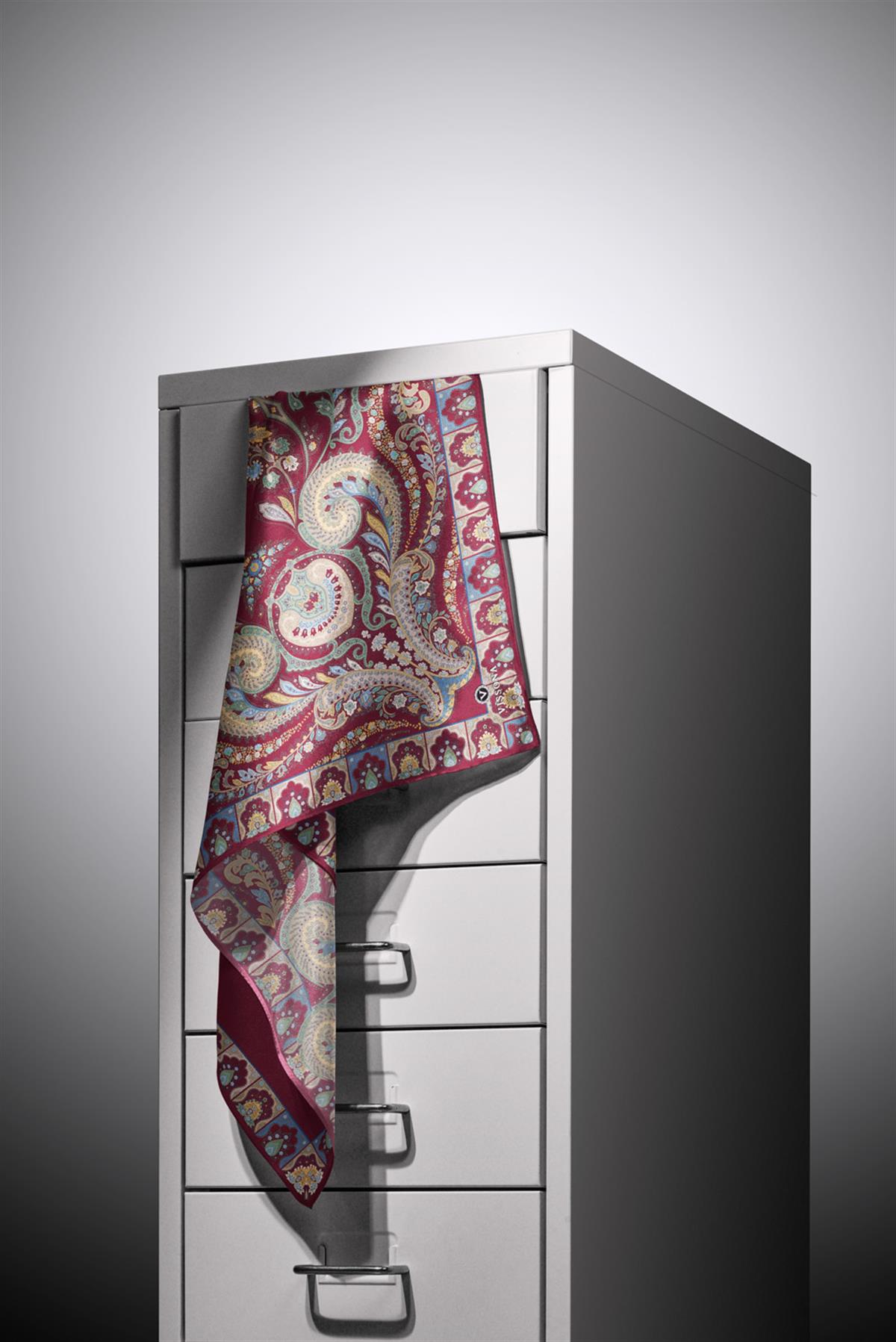 100% Twill İpek Etnik Desenli Bordo Renkli 90x90 Dikim Şekli : El Dikişi Eşarp