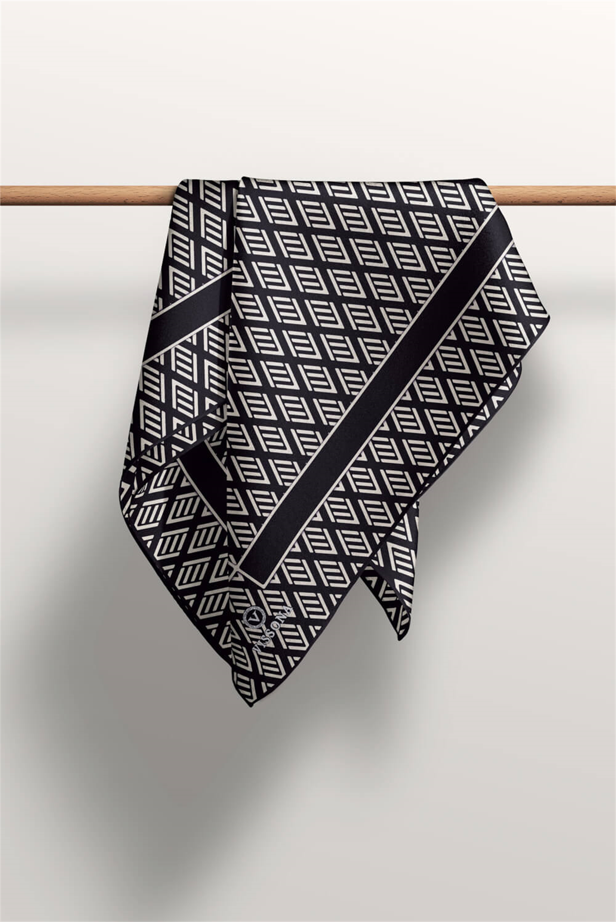 % 57 İPEK % 43 VİSKON Twill İpek Geometrik Desenli Siyah - Krem Renkli 90x90 Eşarp Dikim Şekli : El Dikişi