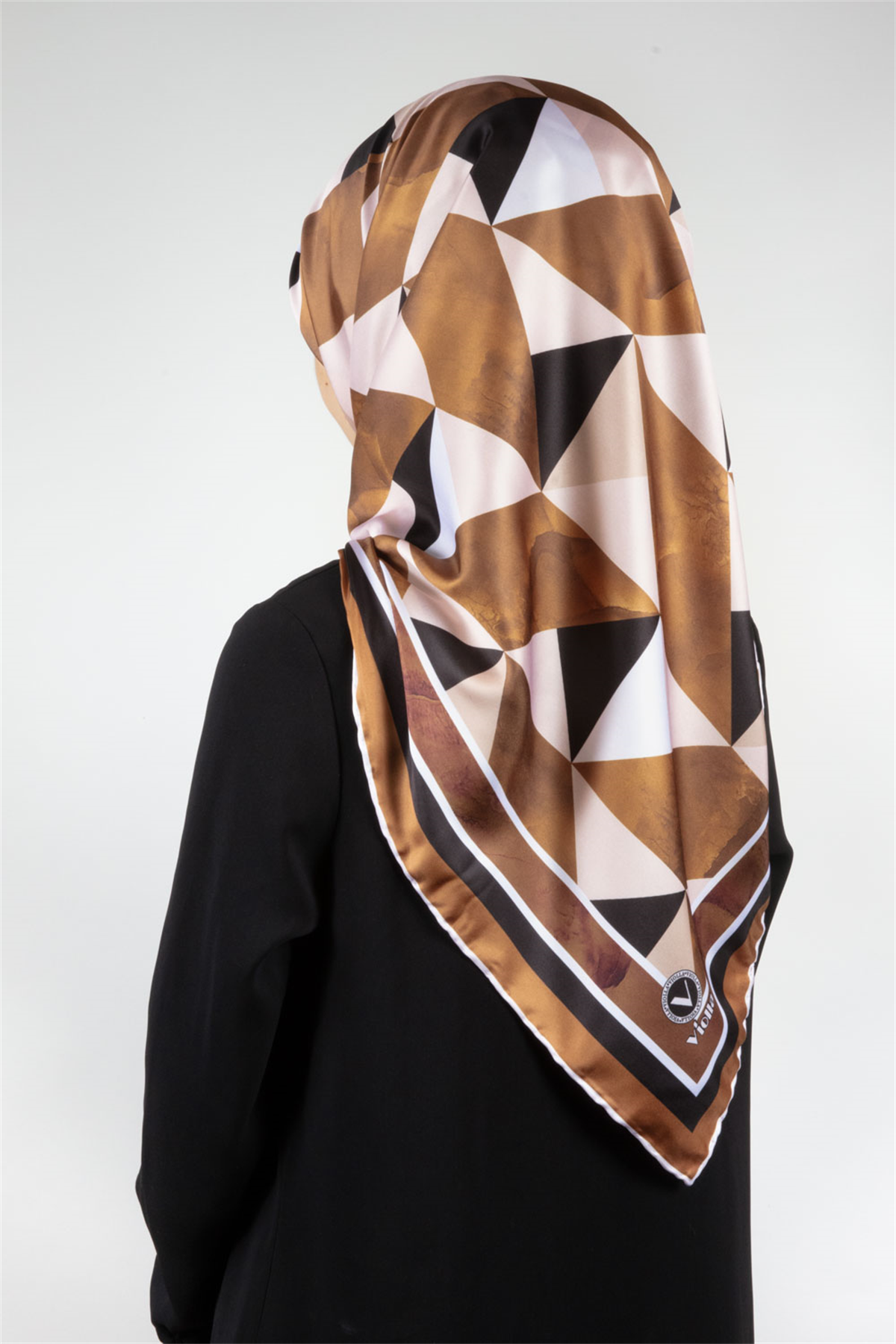 Twill Geometrik Desenli Hardal Renkli 90x90 Eşarp (İpek İçermez) Kenar Dikiş Şekli El Dikişli