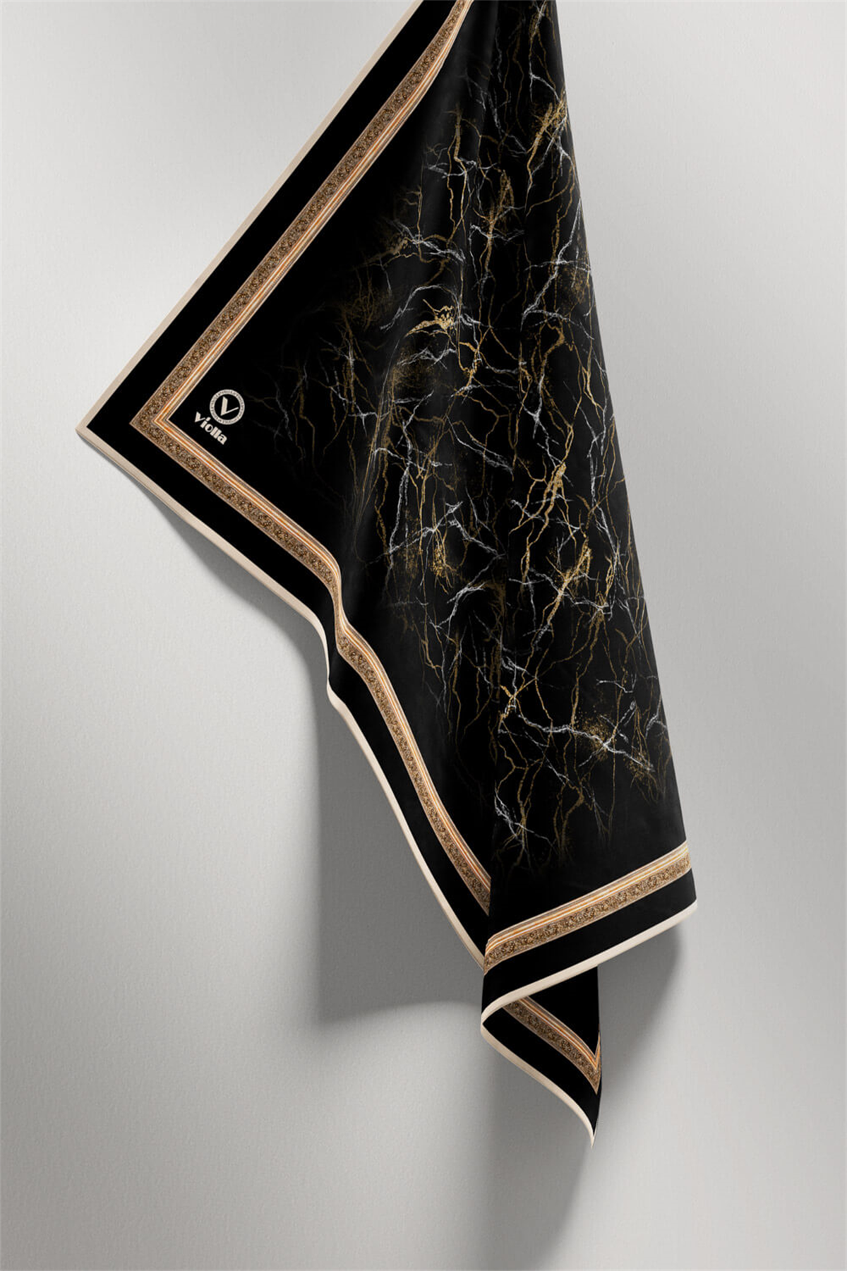 Twill Barok Çerçeveli Mermer Desenli Siyah Renkli 90x90 Eşarp (İpek İçermez) Kenar Dikiş Şekli El Dikişli