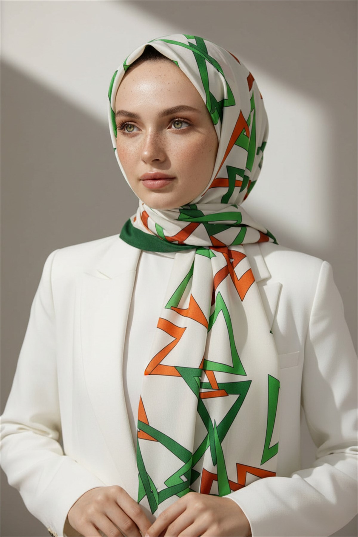 KREP GEOMETRİK DESENLİ ZÜMRÜT YEŞİLİ RENKLİ 75X195 KIRIŞMAZ ŞAL