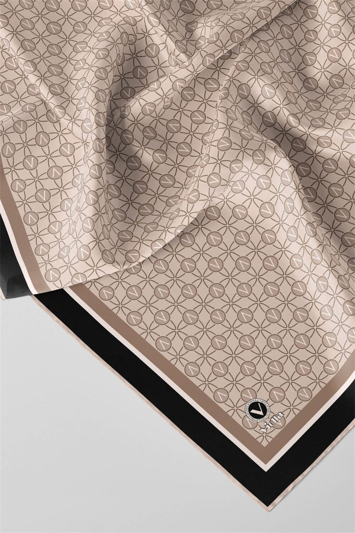 Twill V Desenli Bej Renkli 90x90 Eşarp (İpek İçermez) Dikim Şekli : El Dikişi