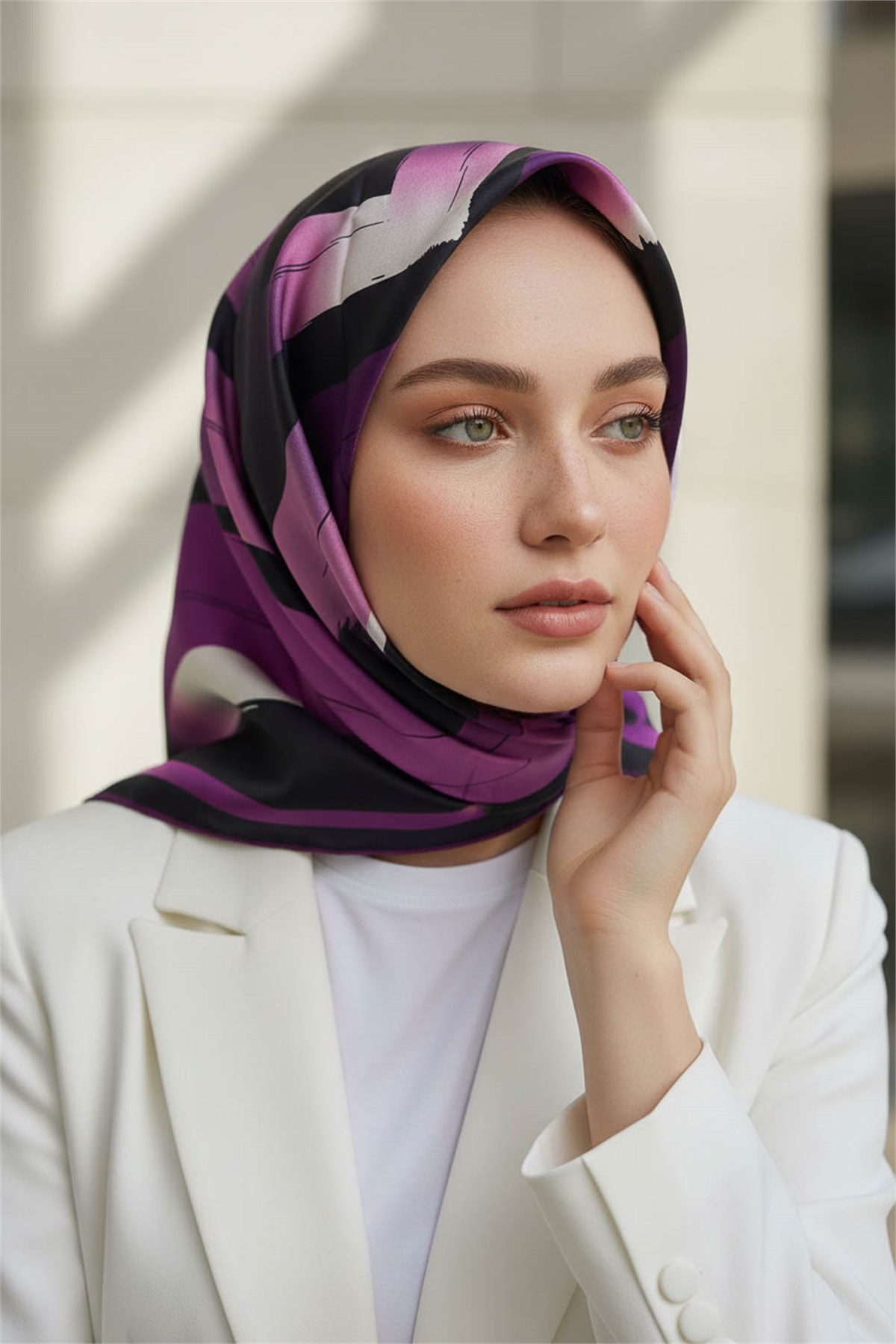 %100 Twill İpek Geometrik Fırça İzi Desenli Siyah - Mürdüm Renkli 90x90 Eşarp Dikim Şekli : El Dikişi