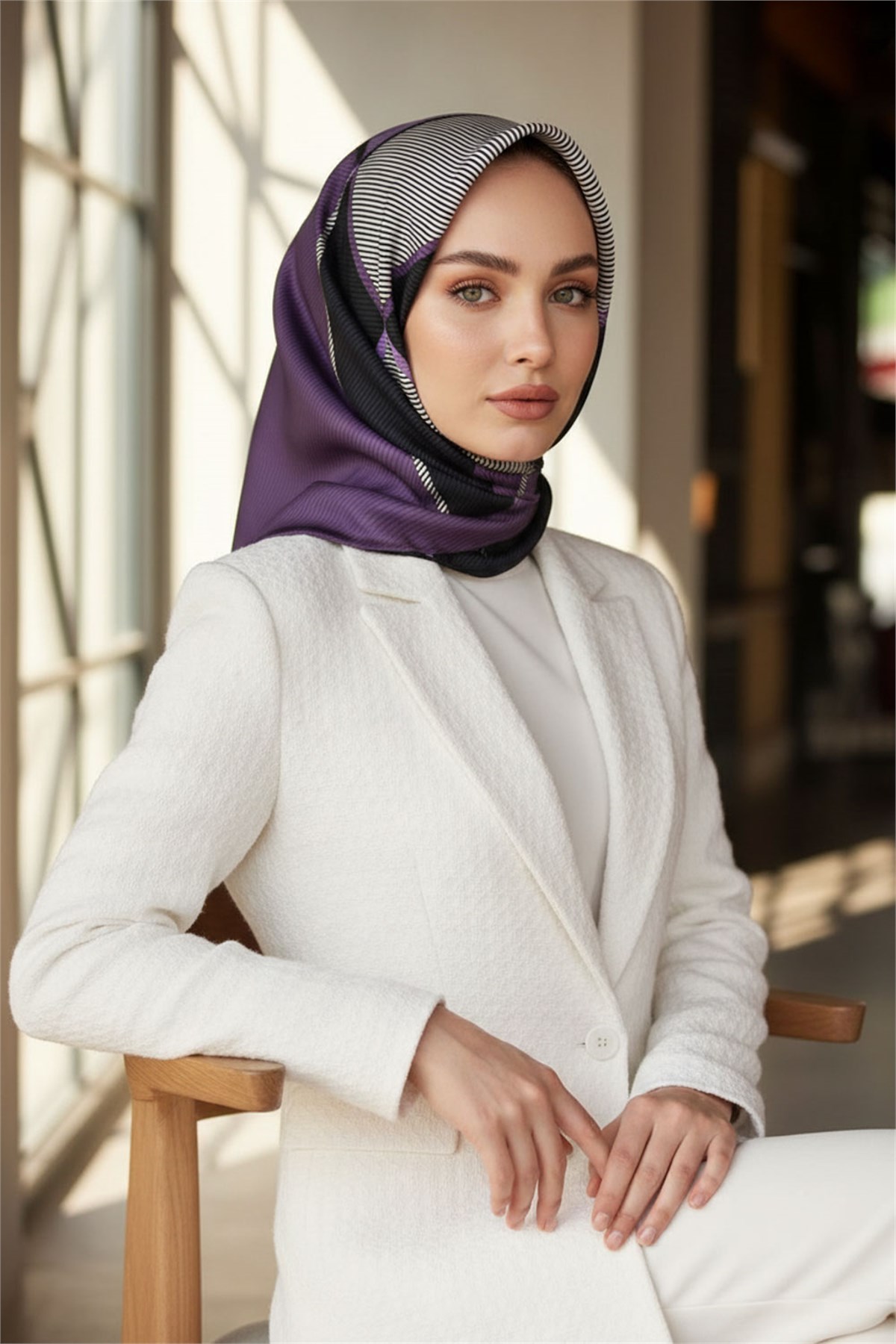 %100 Twill İpek Geometrik Desenli Lila Renkli 90x90 Eşarp Dikim Şekli : El Dikişi