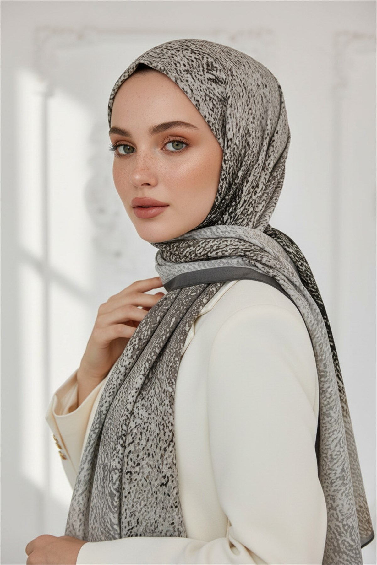 KREP ZİKZAK GEOMETRİK DESENLİ GRİ RENKLİ 75X195 KIRIŞMAZ ŞAL