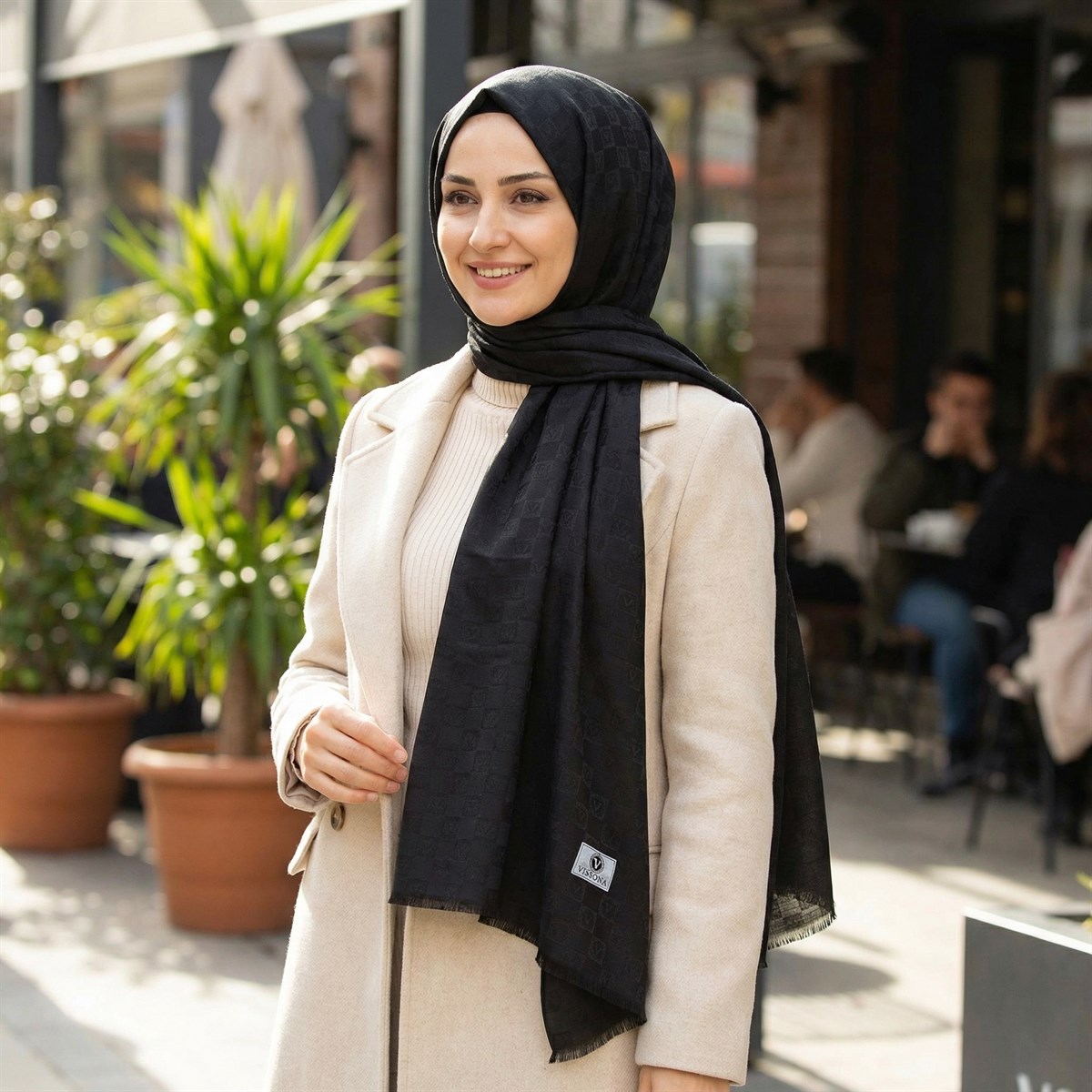 %57 İpek %43 Pamuk Monogram Dokumalı Siyah Renkli 70X190 Yumuşak Dökümlü Şal