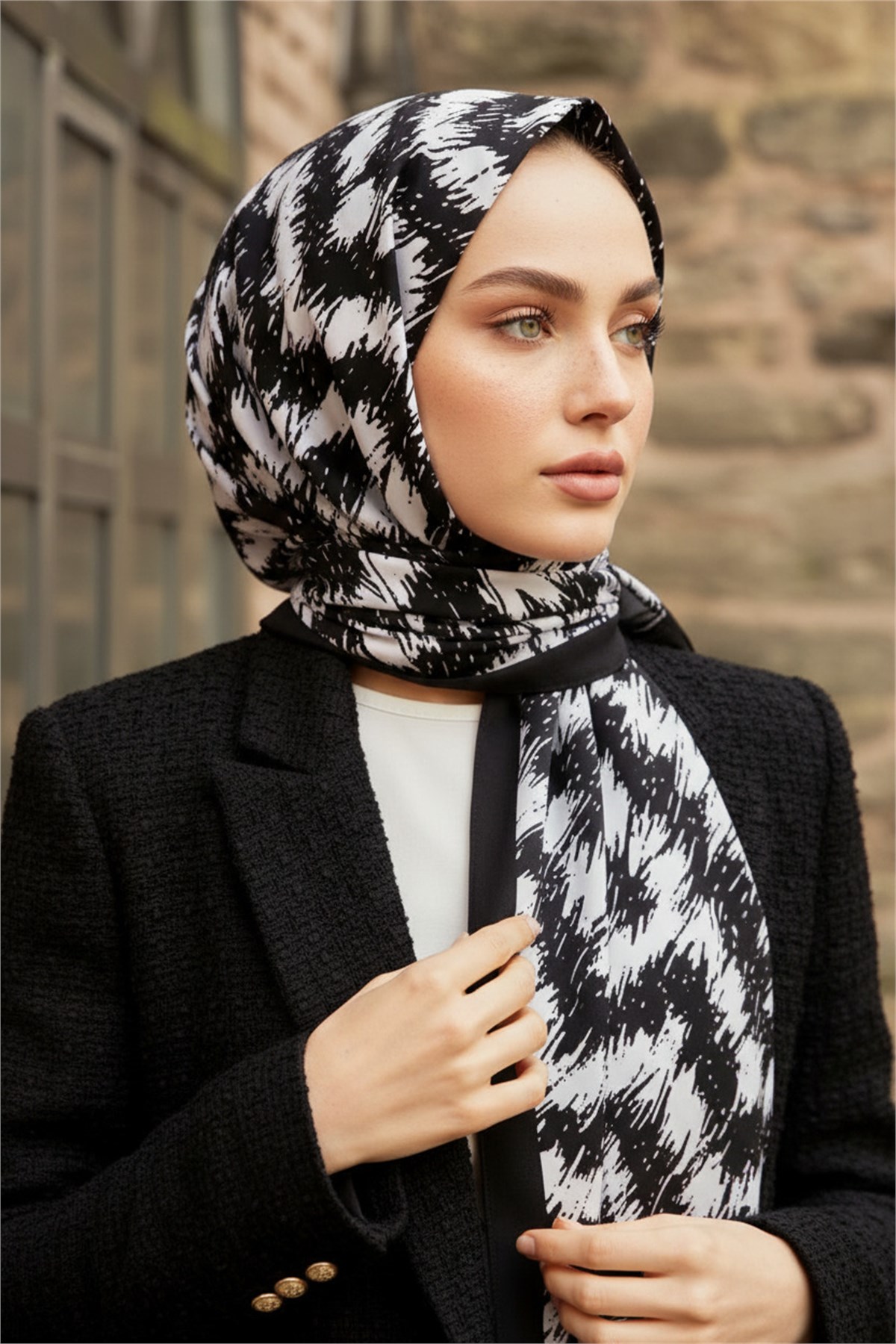 KREP GEOMETRİK DESENLİ SİYAH - BEYAZ RENKLİ 75X195 KIRIŞMAZ ŞAL