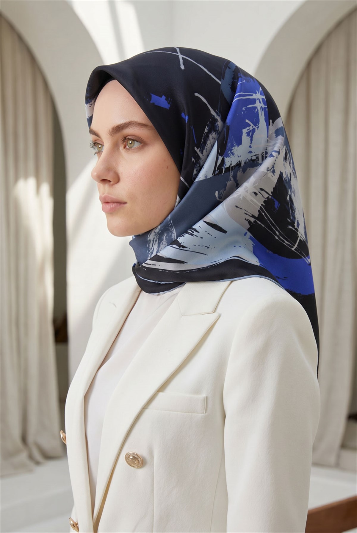 %100 Twill İpek Geometrik Desenli Lacivert - Bebe Mavisi Renkli 90x90 Eşarp Dikim Şekli : El Dikişi