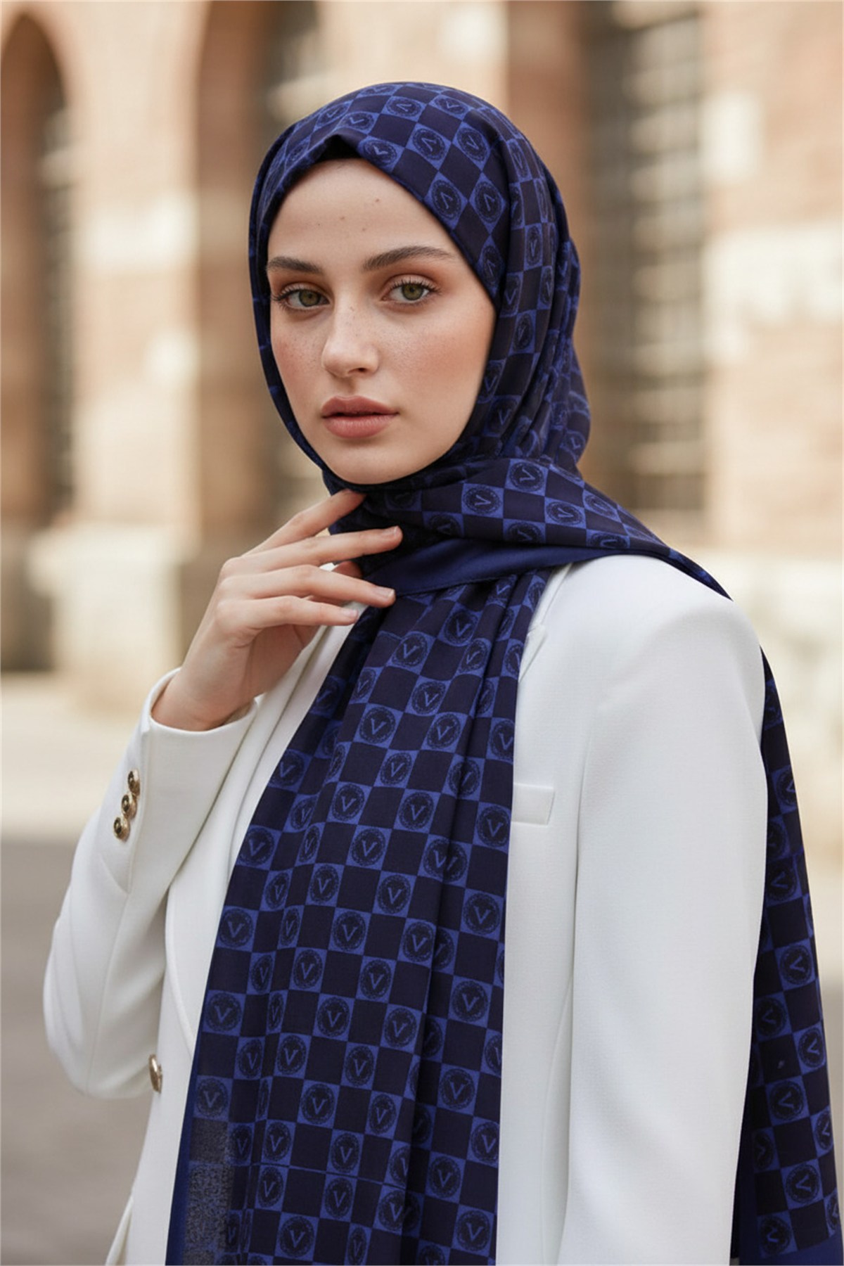 KREP MONOGRAM DESENLİ LACİVERT - İNDİGO RENKLİ 75X195 KIRIŞMAZ ŞAL