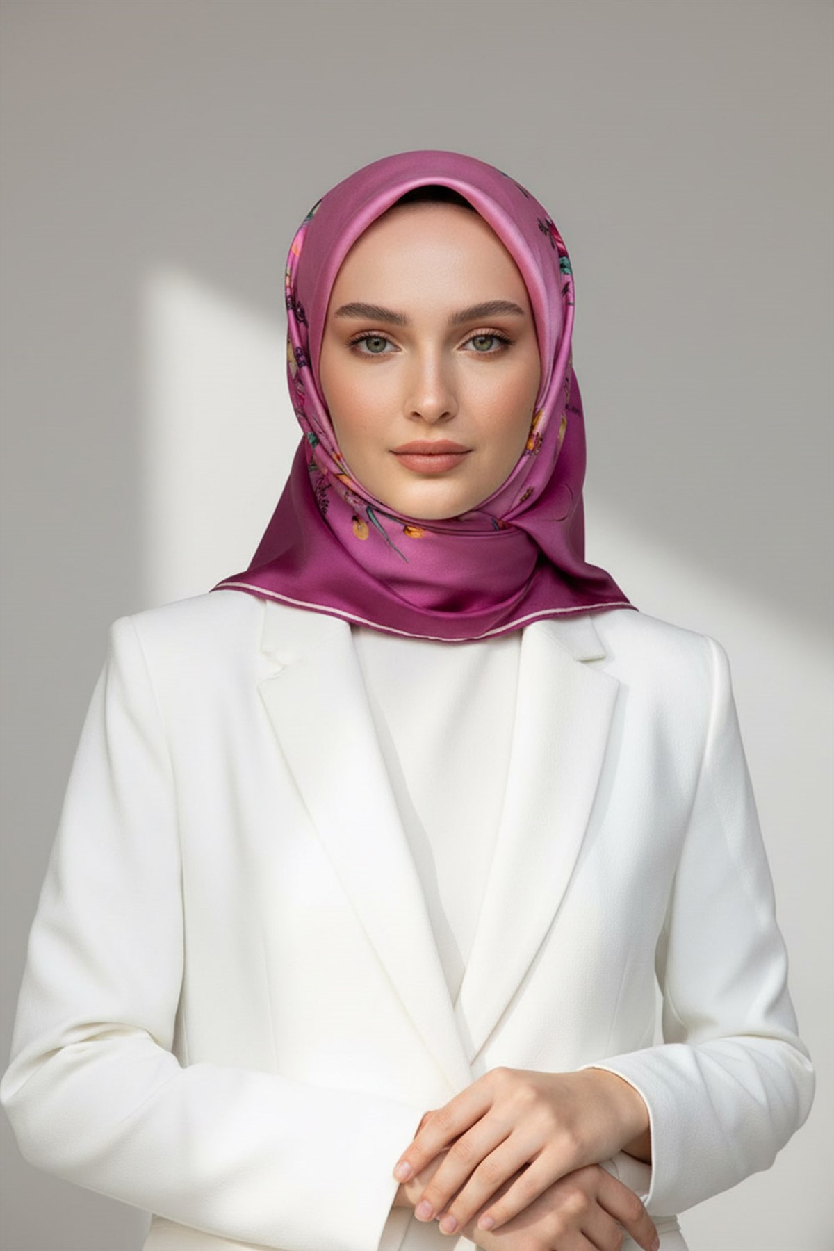 %100 Twill İpek Sonsuz Çiçek Desenli Pembe Renkli 90x90 Eşarp Dikim Şekli : El Dikişi