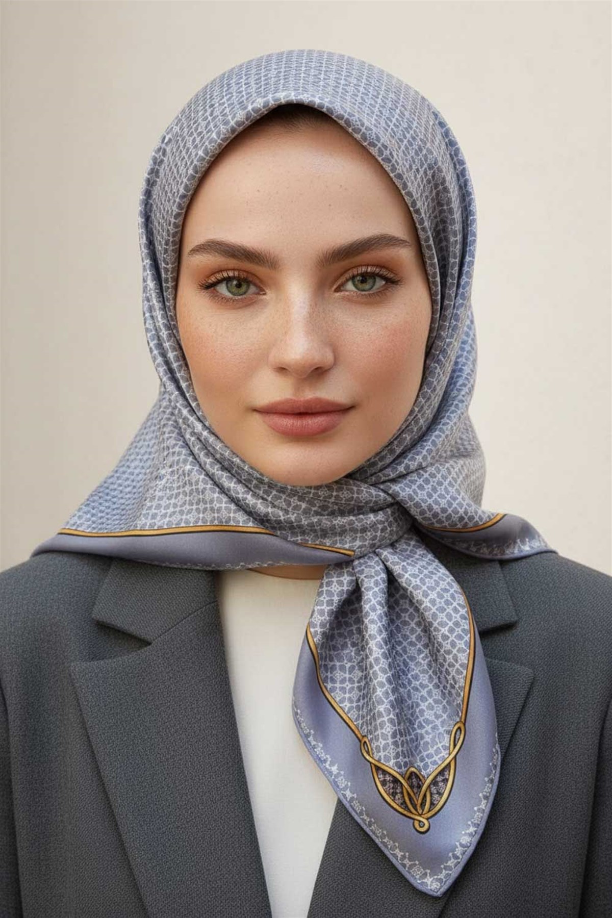 %100 Twill İpek Minik Motif Desenli Gri - Krem Renkli 90x90 Eşarp Dikim Şekli : El Dikişi