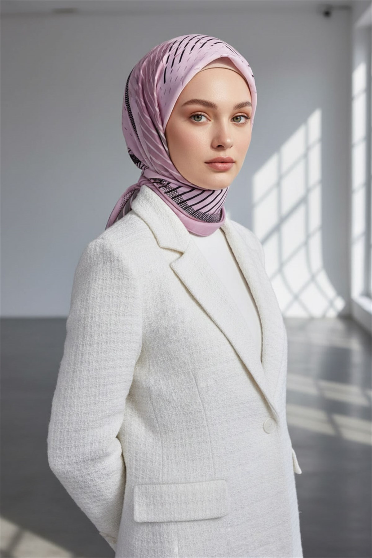 KREP ÇİZGİLİ DESENLİ PUDRA - GRİ RENKLİ 75X195 KIRIŞMAZ ŞAL