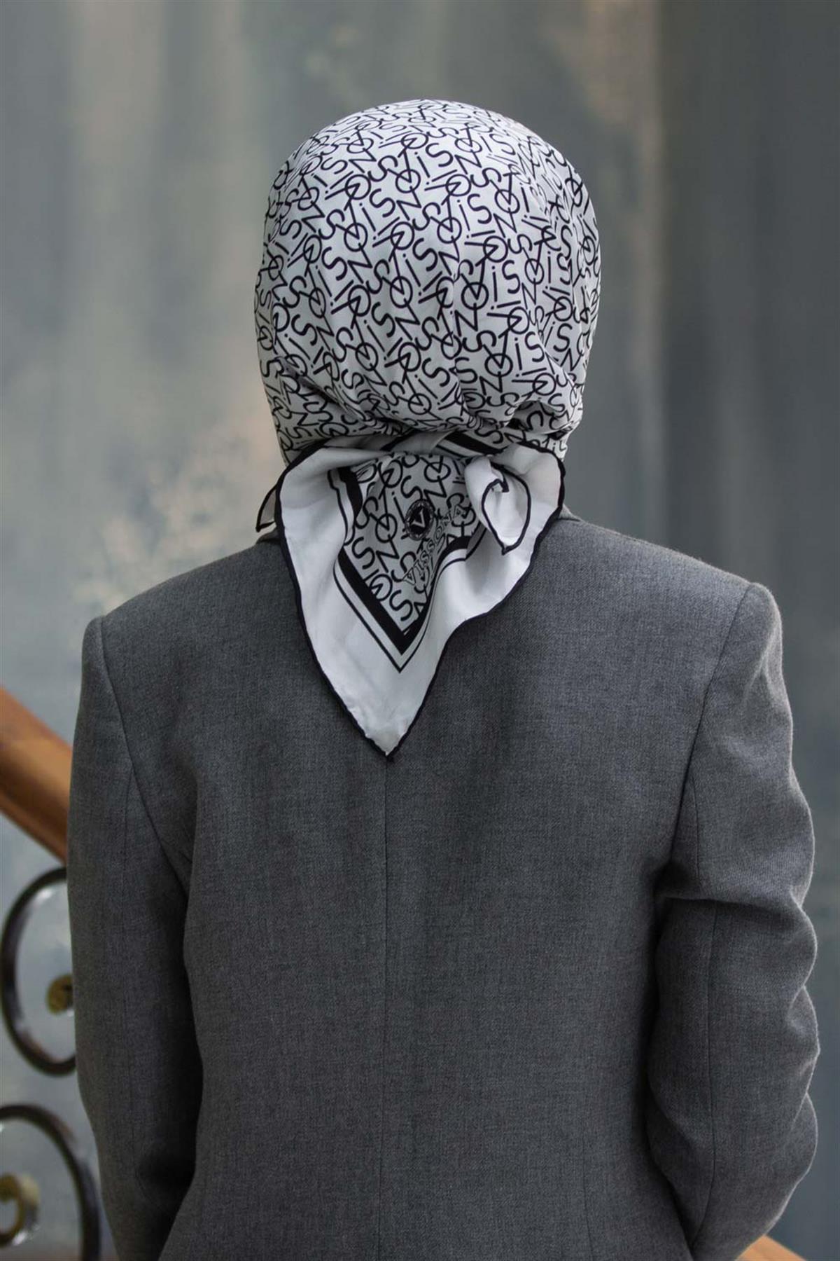 %100 Twill İpek Harf Desenli Krem - Siyah Renkli 90x90 Eşarp Dikim Şekli : El Dikişi