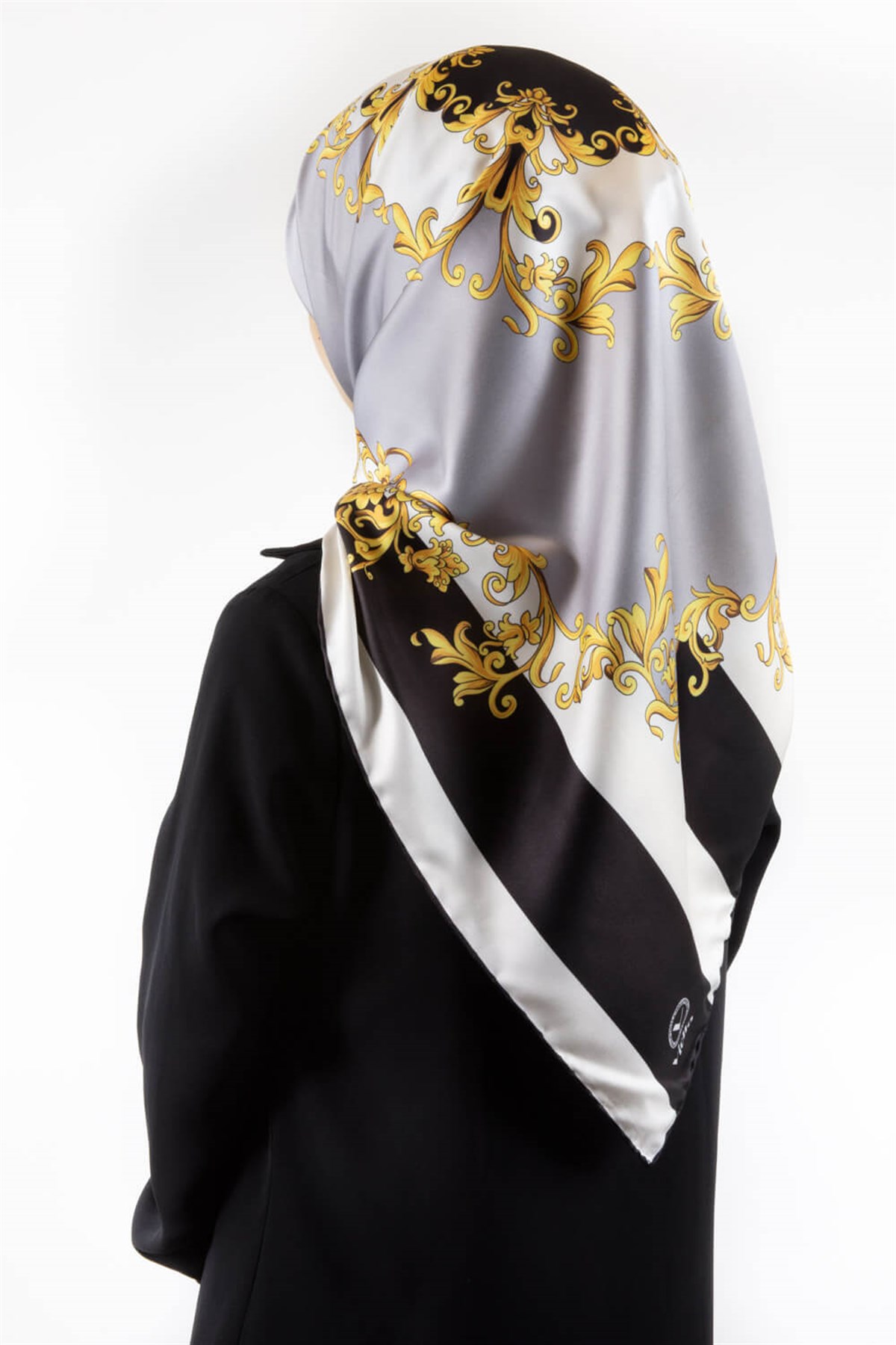 Twill Çizgili Barok Desenli Gümüş Renkli 90x90 Eşarp (İpek İçermez) Kenar Dikiş Şekli El Dikişli