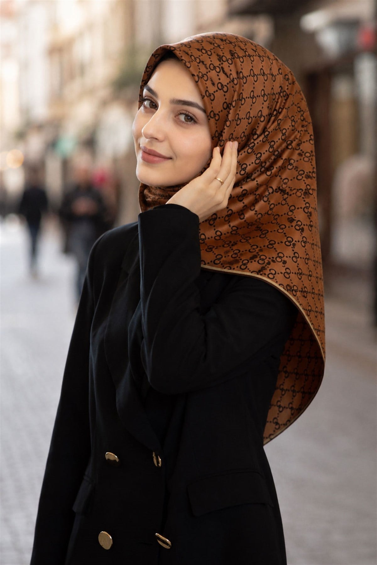 %57 İPEK %43 VİSKON Twill İpek Leopar Desenli Kahve - Taba Renkli 90x90 Eşarp Dikim Şekli : El Dikişi
