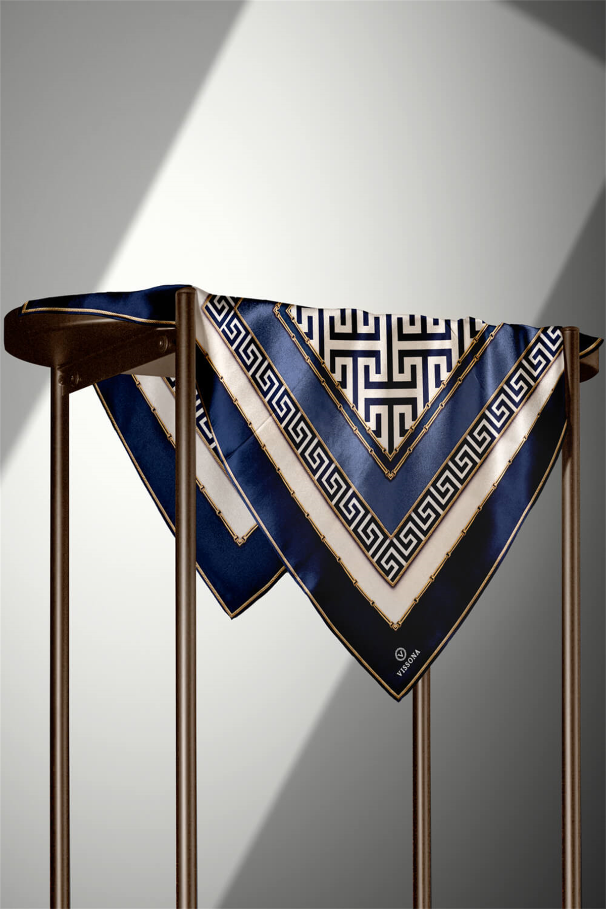 %100 Twill İpek Labirent Ve Geometrik Desenli Lacivert - İndigo Renkli 90x90 Eşarp Dikim Şekli : El Dikişi