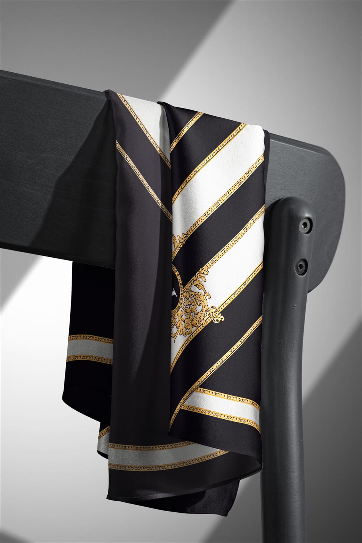 %100 Twill İpek Barok Ve Şerit Desenli Siyah - Krem Renkli 90x90 Eşarp Dikim Şekli : El Dikişi