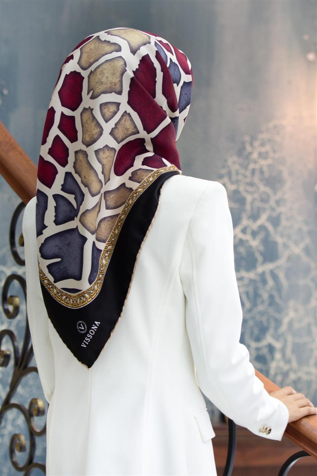 %100 Twill İpek Zürafa Desenli Bordo - Gri Renkli 90x90 Eşarp Dikim Şekli : El Dikişi