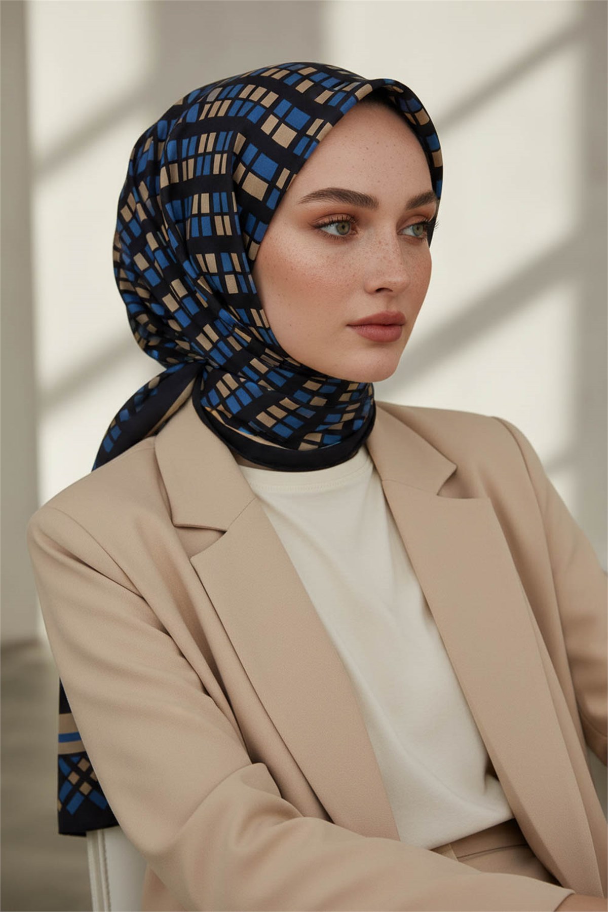 KREP KARE DESENLİ İNDİGO RENKLİ 75X195 KIRIŞMAZ ŞAL