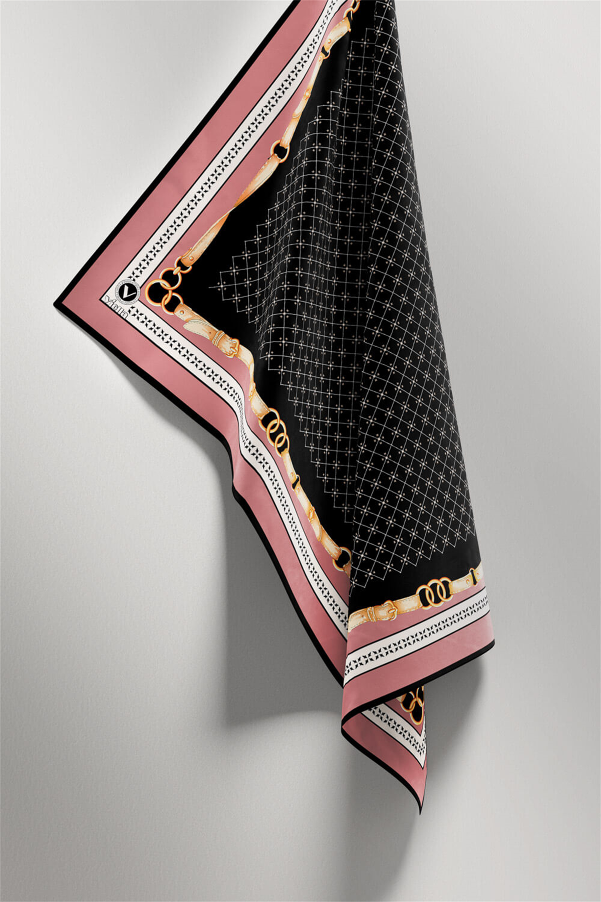 Twill Kemerli ve Çıtır Motifli Desenli Pudra Renkli 90x90 Eşarp (İpek İçermez) Dikim Şekli : El Dikişi