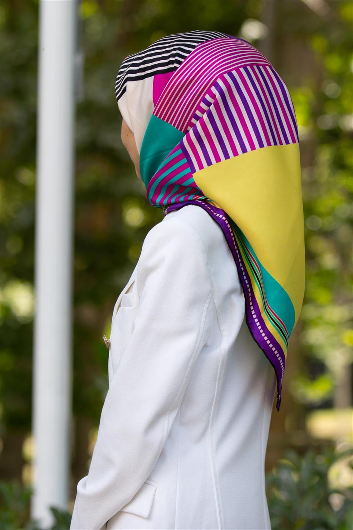 %100 Twill İpek Geometrik Desenli Fuşya - Mor Renkli 90x90 Eşarp Dikim Şekli : El Dikişi