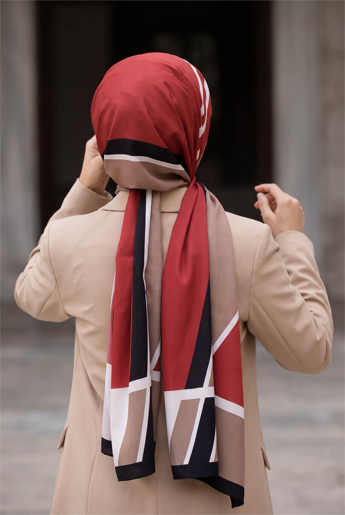 KREP GEOMETRIK DESENLİ BORDO RENKLİ 75X195 KIRIŞMAZ ŞAL