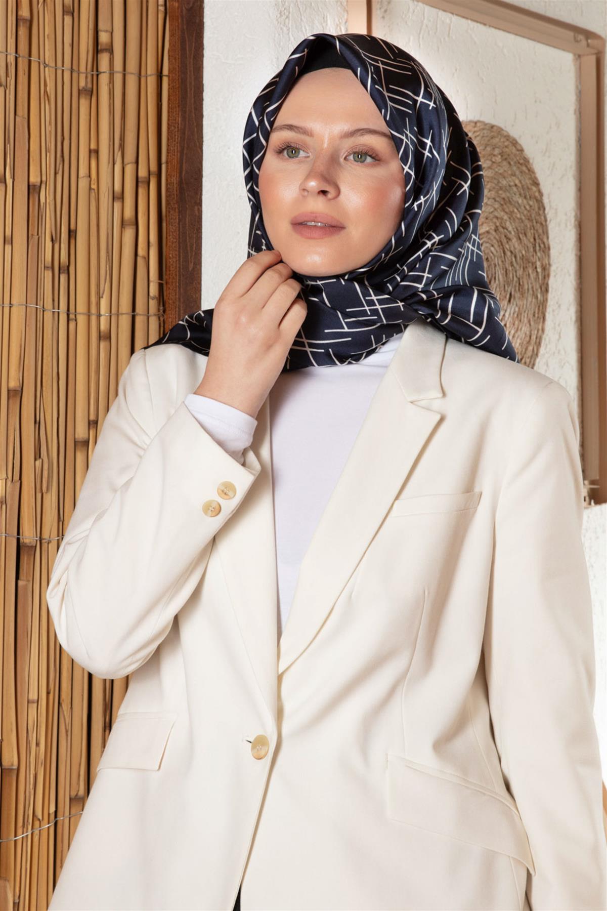%100 Twill İpek Çizgi Desenli Lacivert - Krem Renkli 90x90 Eşarp Dikim Şekli : El Dikişi