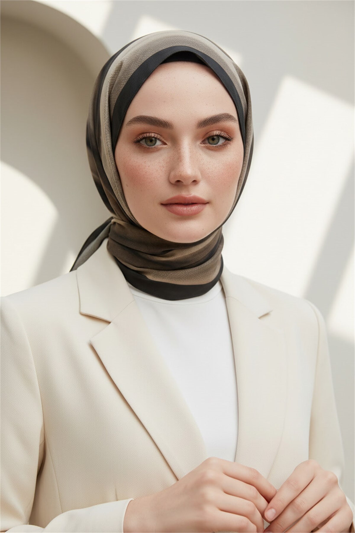 KREP SULU BOYA ÇİZGİLİ DESENLİ GRİ - BEJ RENKLİ 75X195 KIRIŞMAZ ŞAL