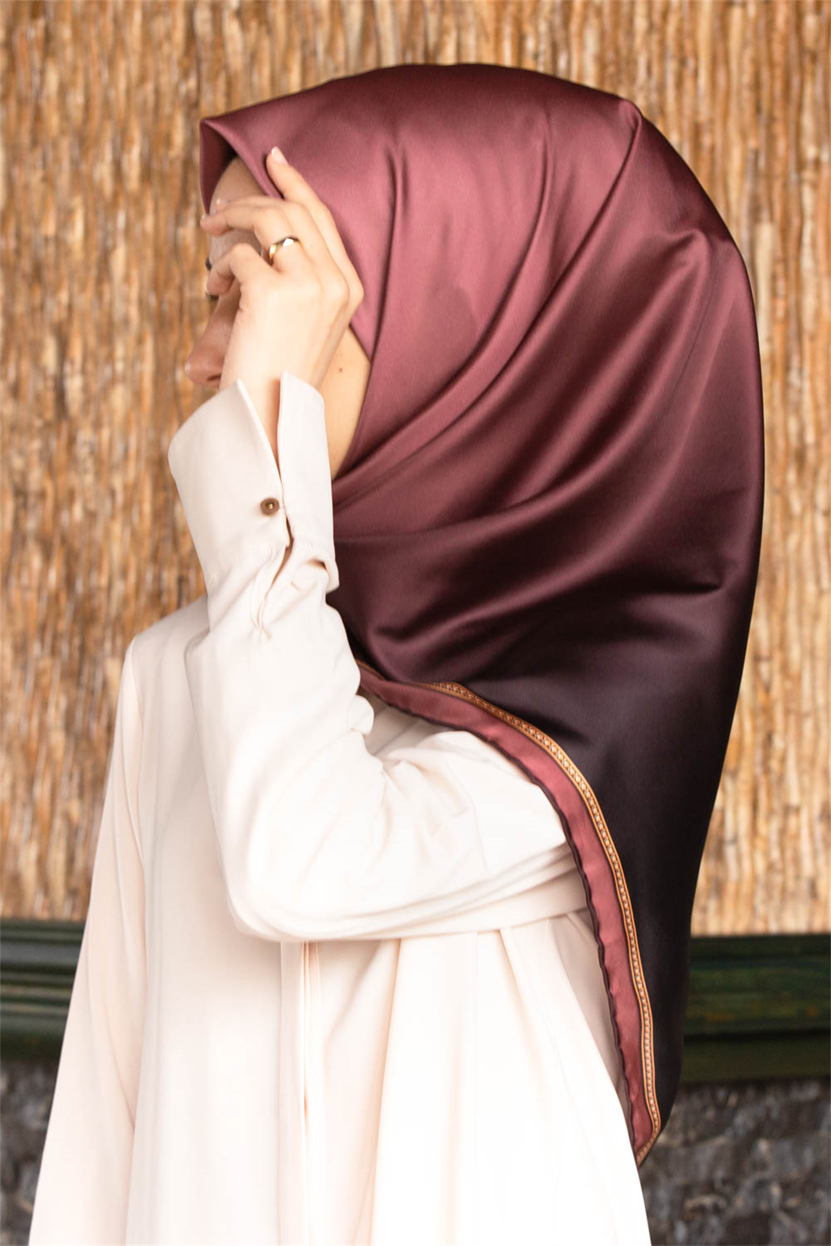 Twill Degrade Desenli Pudra Renkli 90x90 Eşarp (İpek İçermez) Kenar Dikiş Şekli El Dikişli