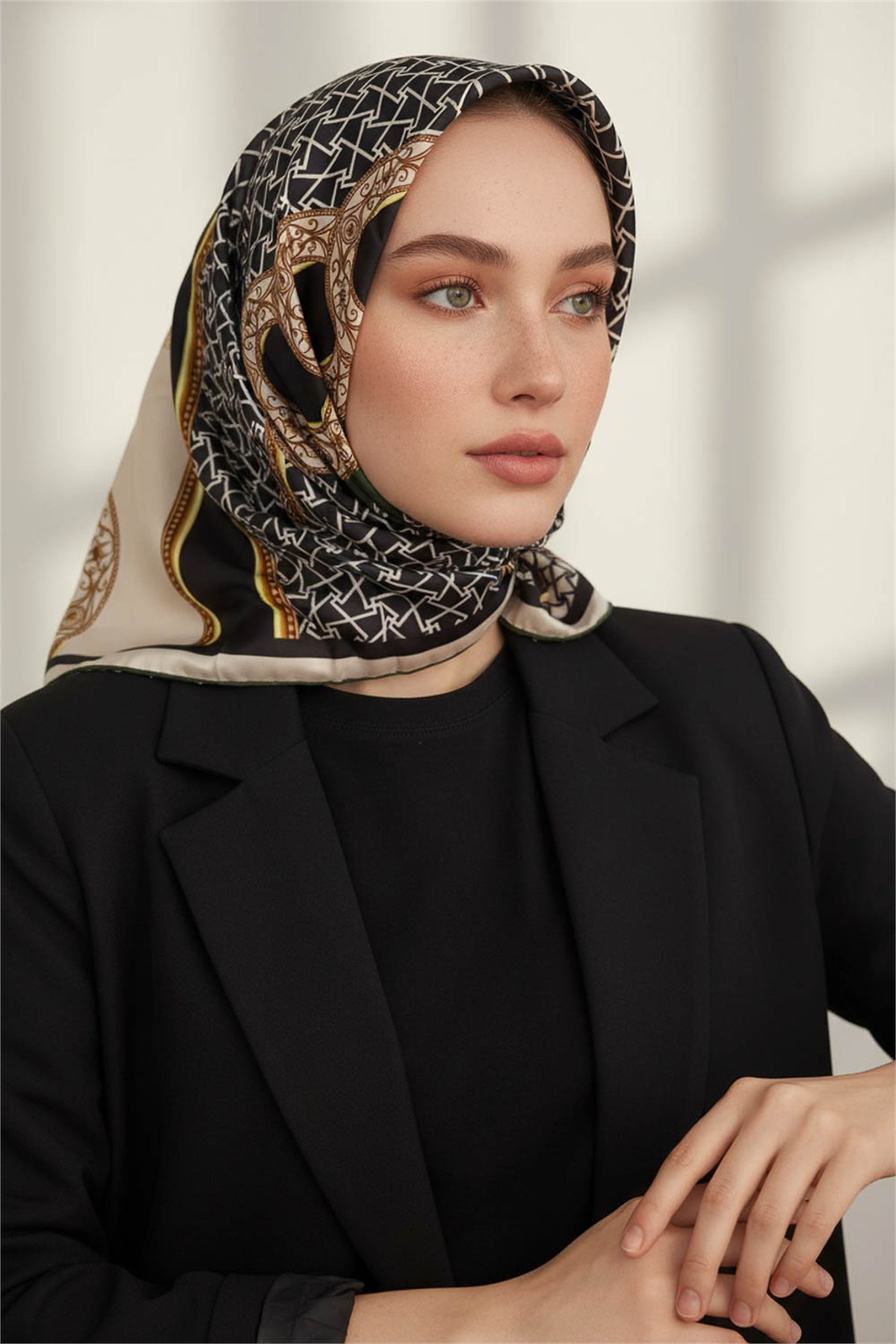 Kristal Çiçek Desenli Haki Renkli 90x90 Eşarp (İpek İçermez) Kenar Dikiş Şekli El Dikişli