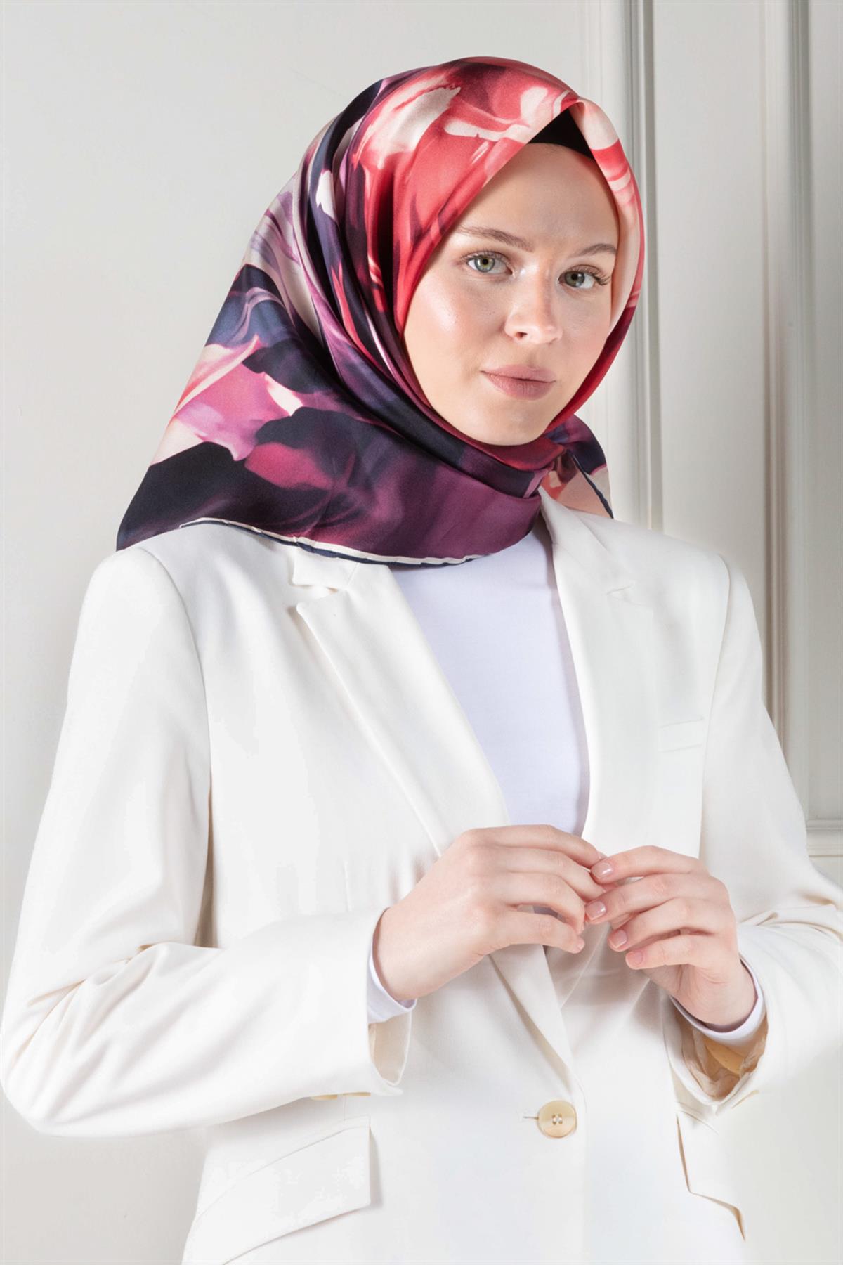 %100 Twill İpek Yaprak Desenli Bordo - İndigo Renkli 90x90 Eşarp Dikim Şekli : El Dikişi