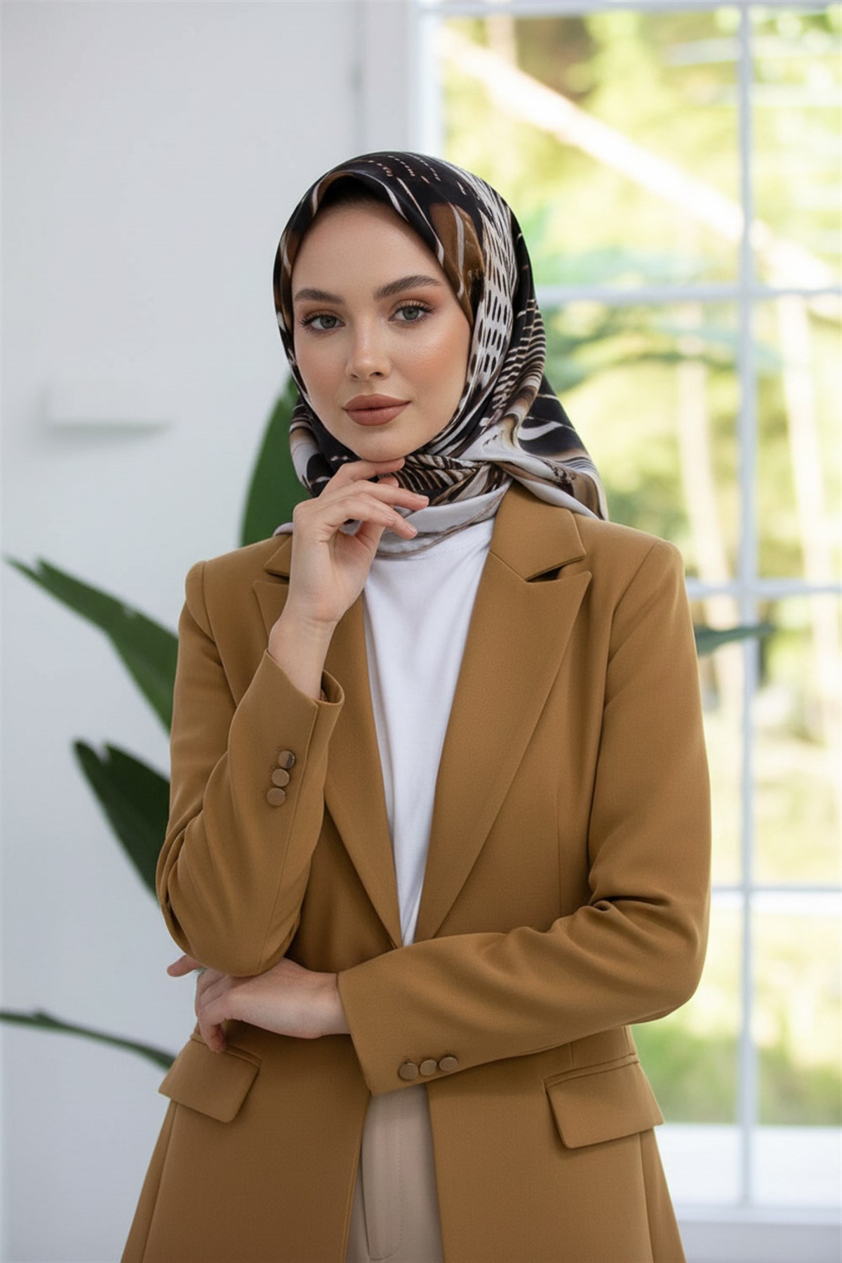 %100 Twill İpek Geometrik Desenli Bej - Bakır Renkli 90x90 Eşarp Dikim Şekli : El Dikişi
