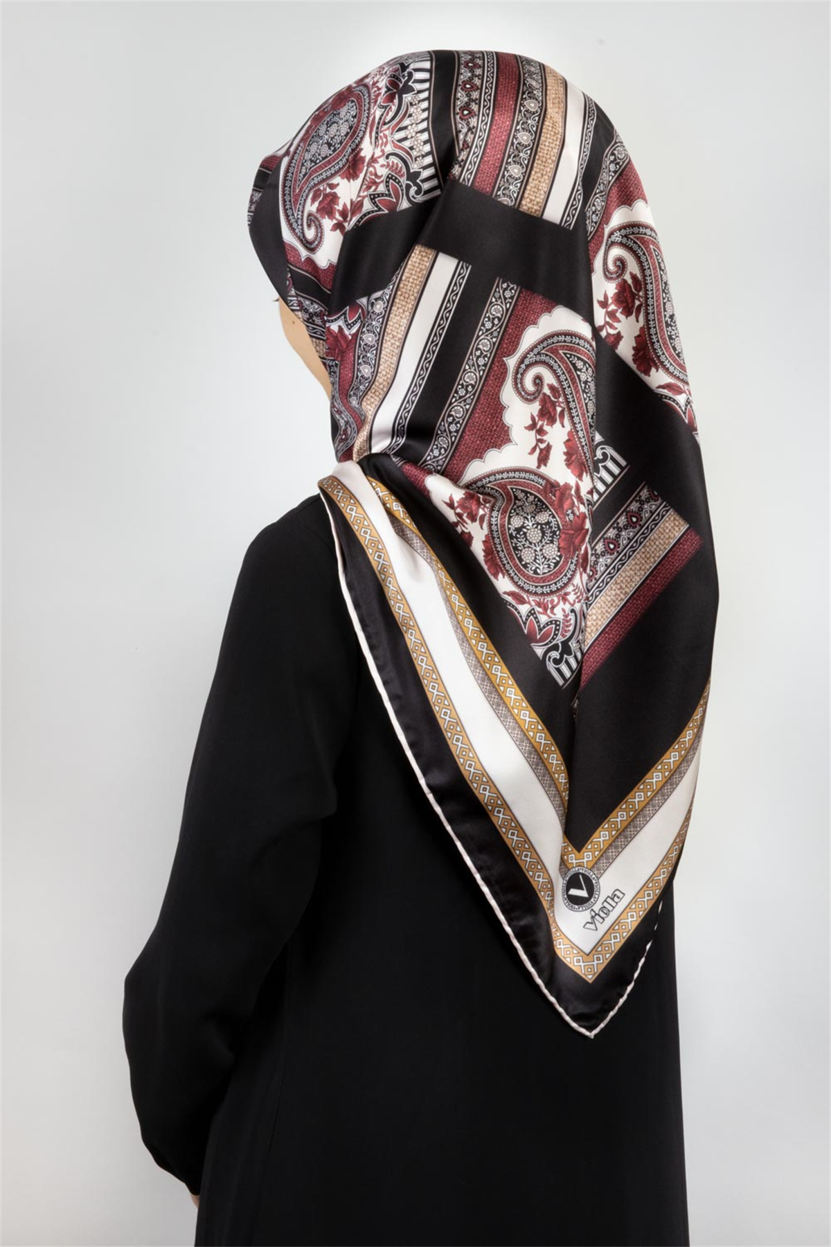 Twill Şal Desenli Siyah Renkli 90x90 Eşarp (İpek İçermez) Kenar Dikiş Şekli El Dikişli