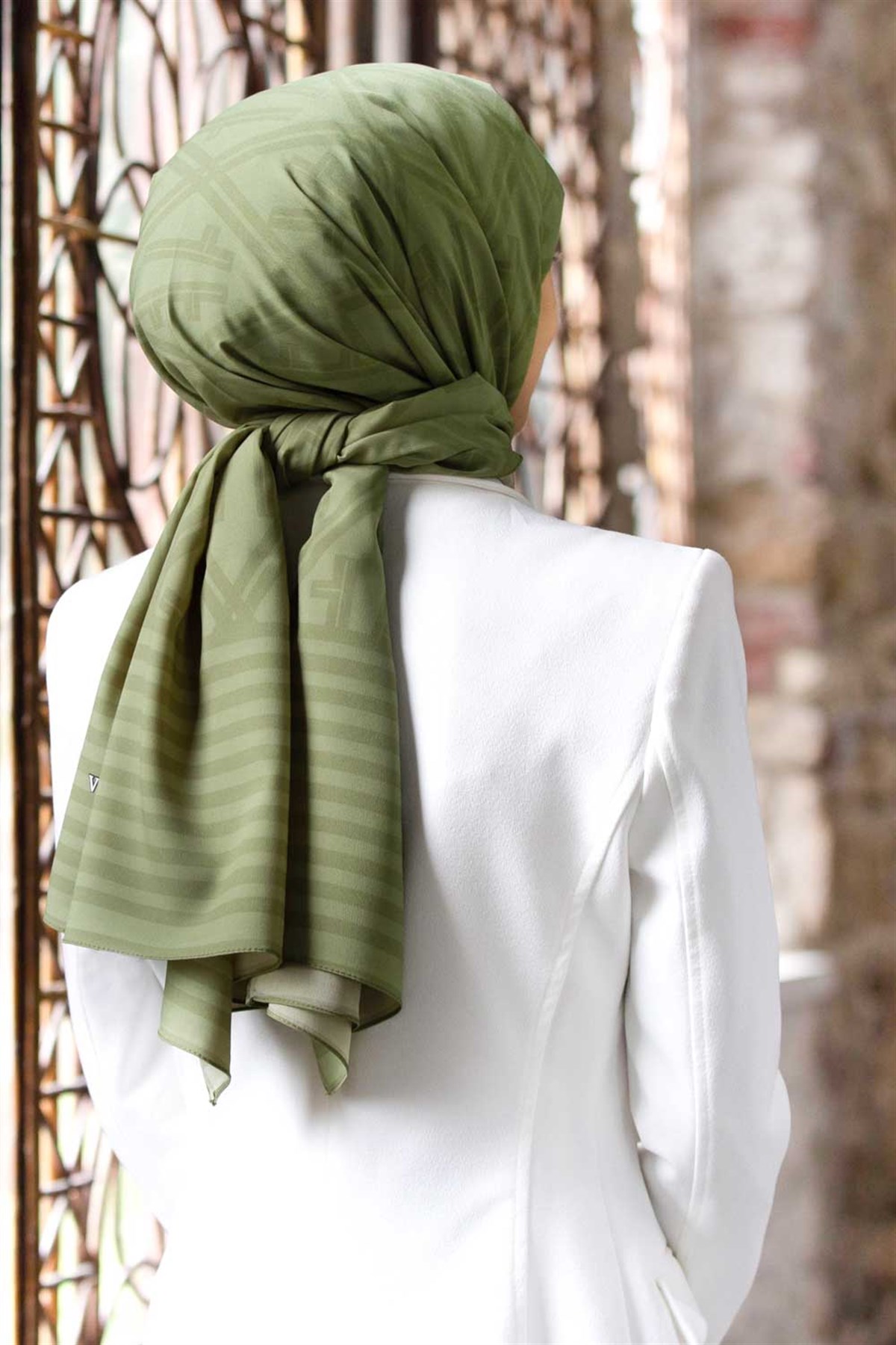KREP MONOGRAM DESENLİ YAĞ YEŞİLİ RENKLİ 75X195 KIRIŞMAZ ŞAL