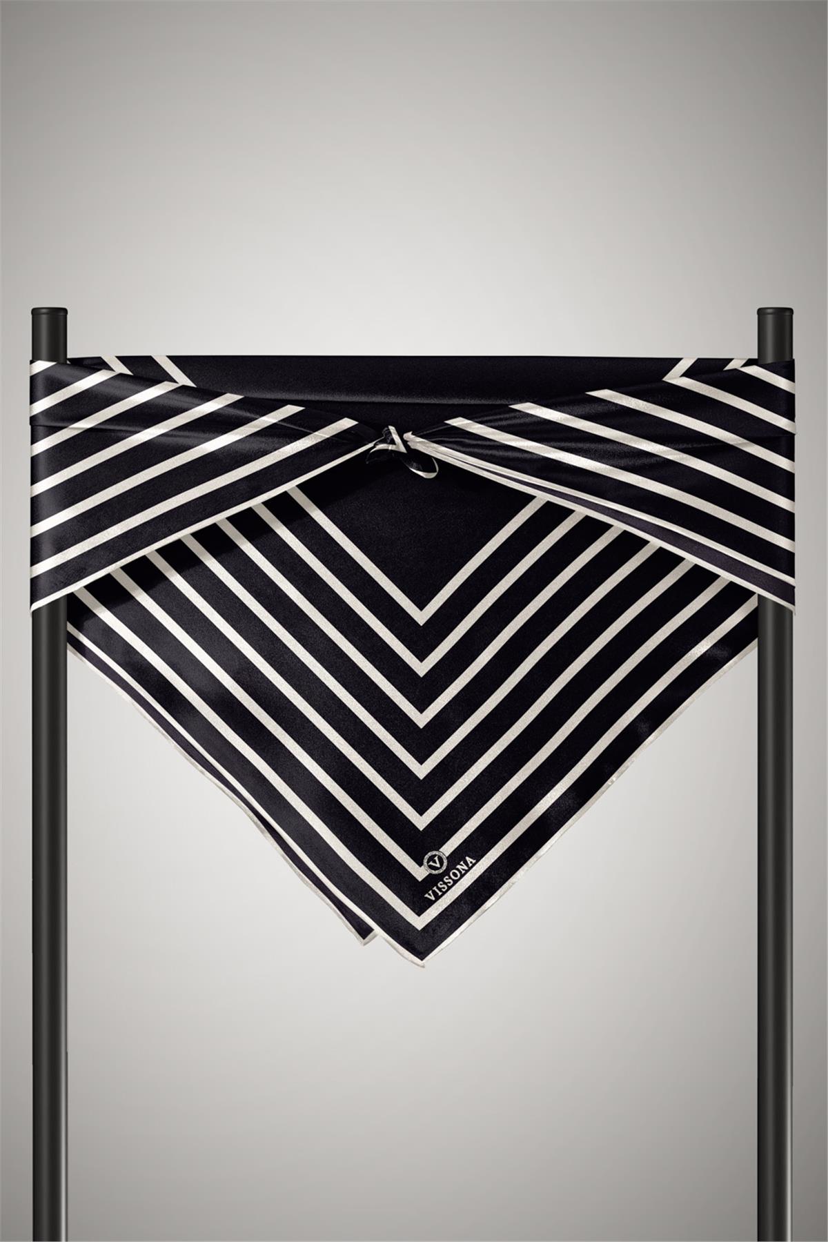 %100 Twill İpek Çizgili Desenli Siyah - Krem Renkli 90x90 Eşarp Dikim Şekli : El Dikişi