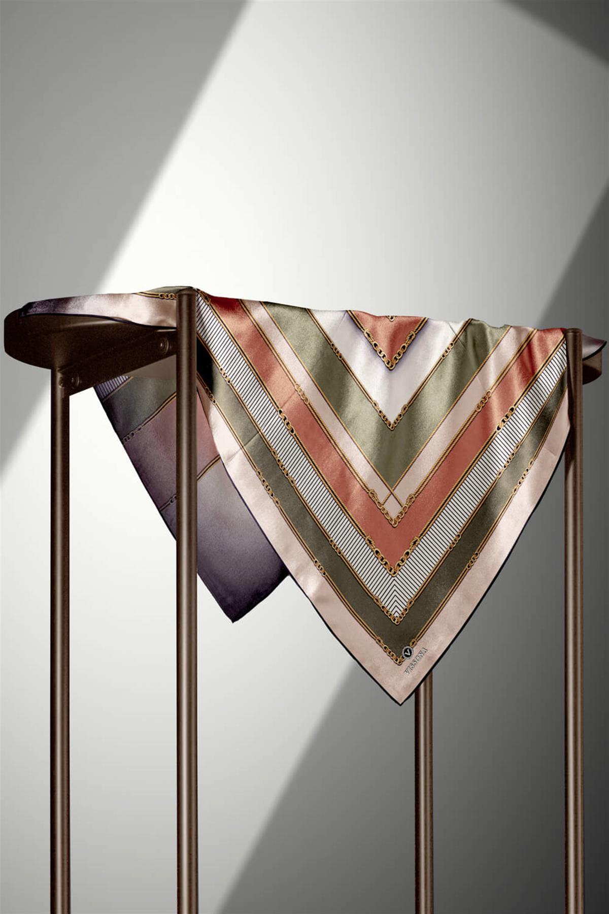 %100 Twill İpek Zincir Detaylı Geometrik Desenli Haki - Bakır Renkli 90x90 Eşarp Dikim Şekli : El Dikişi