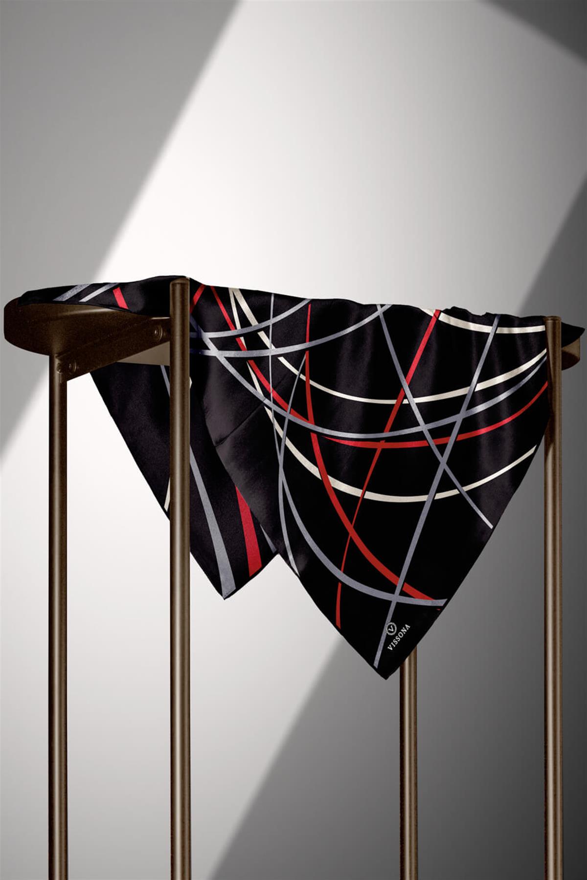 %100 Twill İpek Çizgili Desenli Siyah - Kırmızı Renkli 90x90 Eşarp Dikim Şekli : El Dikişi