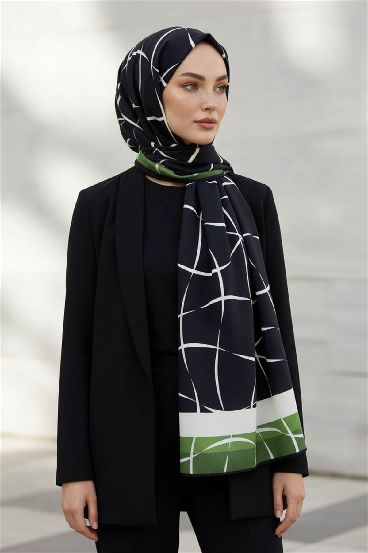 KREP ÇİZGİLİ DESENLİ ZÜMRÜT YEŞİLİ RENKLİ 75X195 KIRIŞMAZ ŞAL