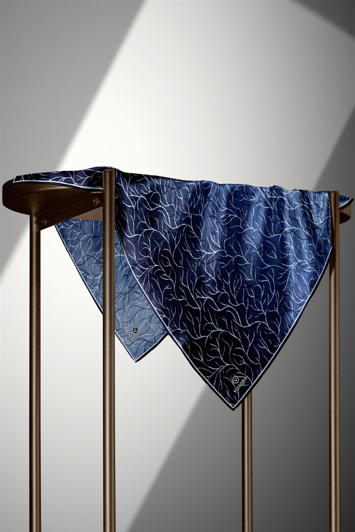 %100 Twill İpek Degrade Desenli Lacivert Renkli 90x90 Eşarp Dikim Şekli : El Dikişi