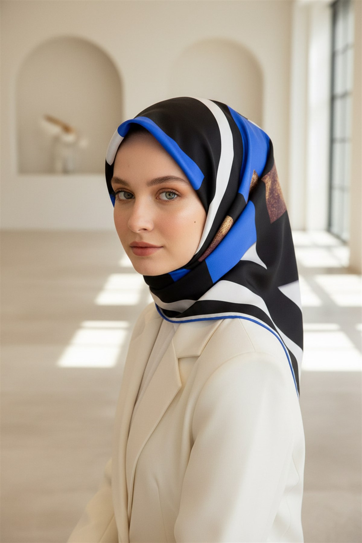 %100 Twill İpek Karo Desenli Saks - Siyah Renkli 90x90 Eşarp Dikim Şekli : El Dikişi