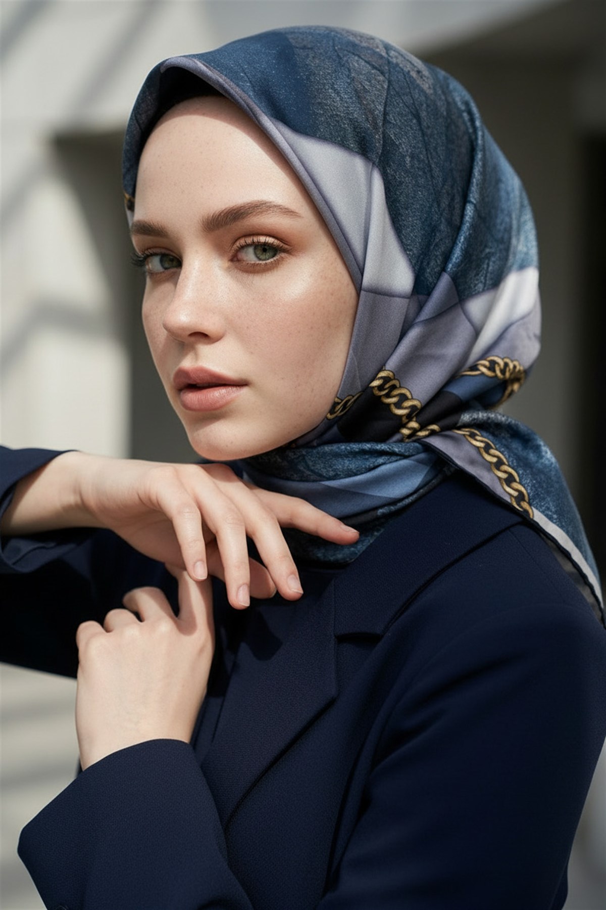 %100 Twill İpek Taş Efekti Desenli İndigo - Siyah Renkli 90x90 Eşarp Dikim Şekli : El Dikişi
