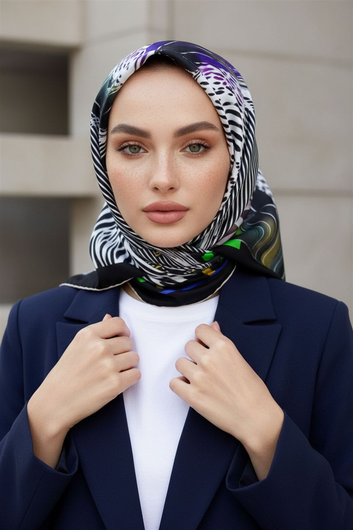 %100 Twill İpek Geometrik Desenli Siyah - Turuncu Renkli 90x90 Eşarp Dikim Şekli : El Dikişi