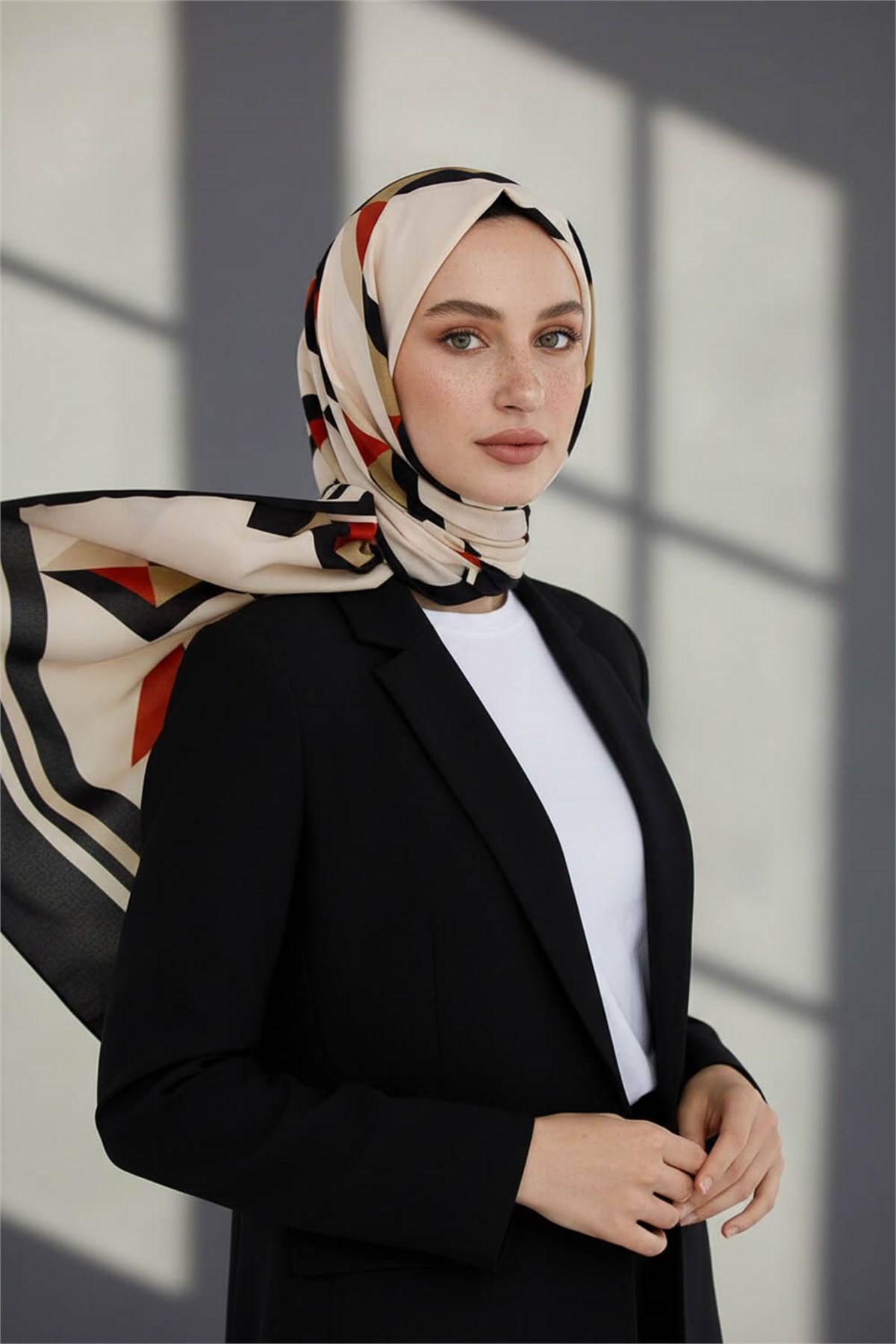 KREP GEOMETRİK DESENLİ SİYAH - BORDO RENKLİ 75X195 KIRIŞMAZ ŞAL
