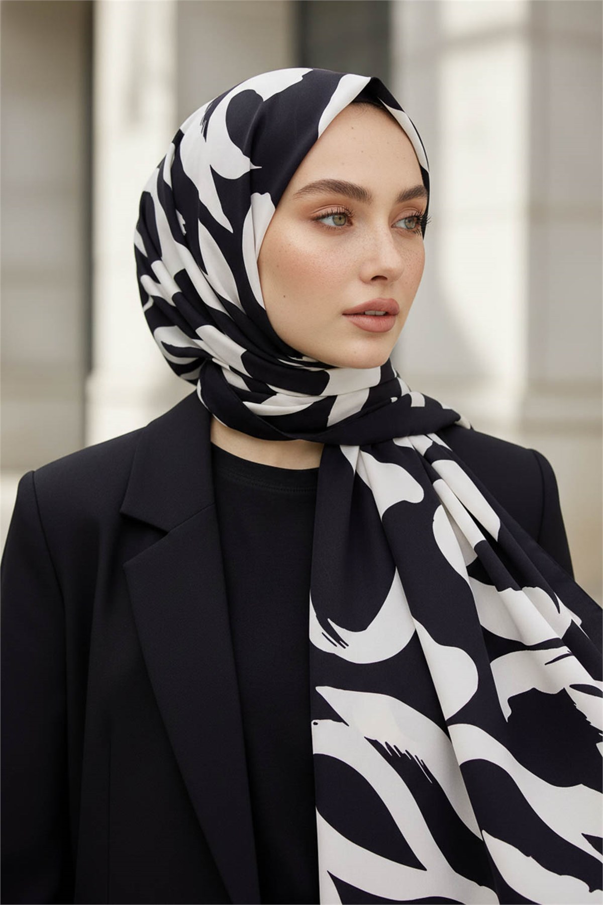 KREP FIRÇA DARBESİ DESENLİ SİYAH - KREM RENKLİ 75X195 KIRIŞMAZ ŞAL