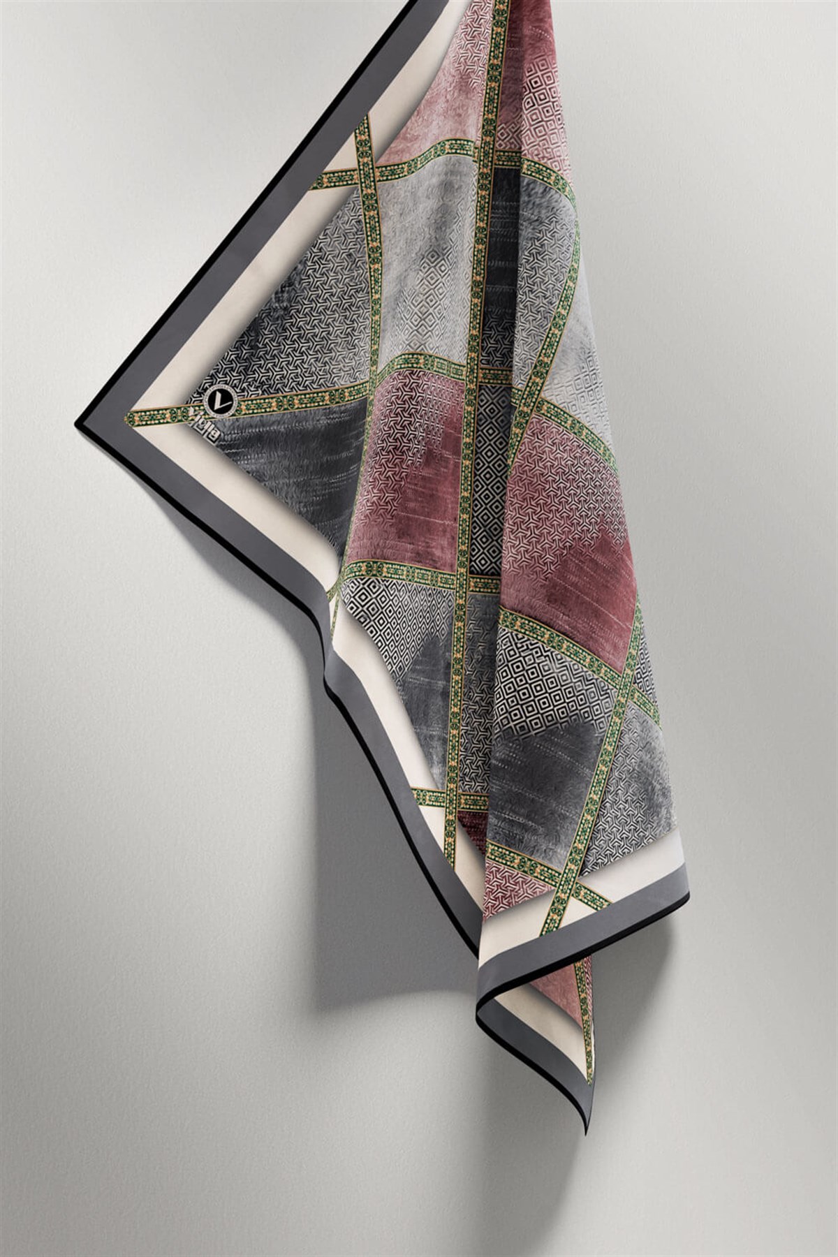 Twill Geometrik Desenli Pudra Renkli 90x90 Eşarp (İpek İçermez) Kenar Dikiş Şekli El Dikişli