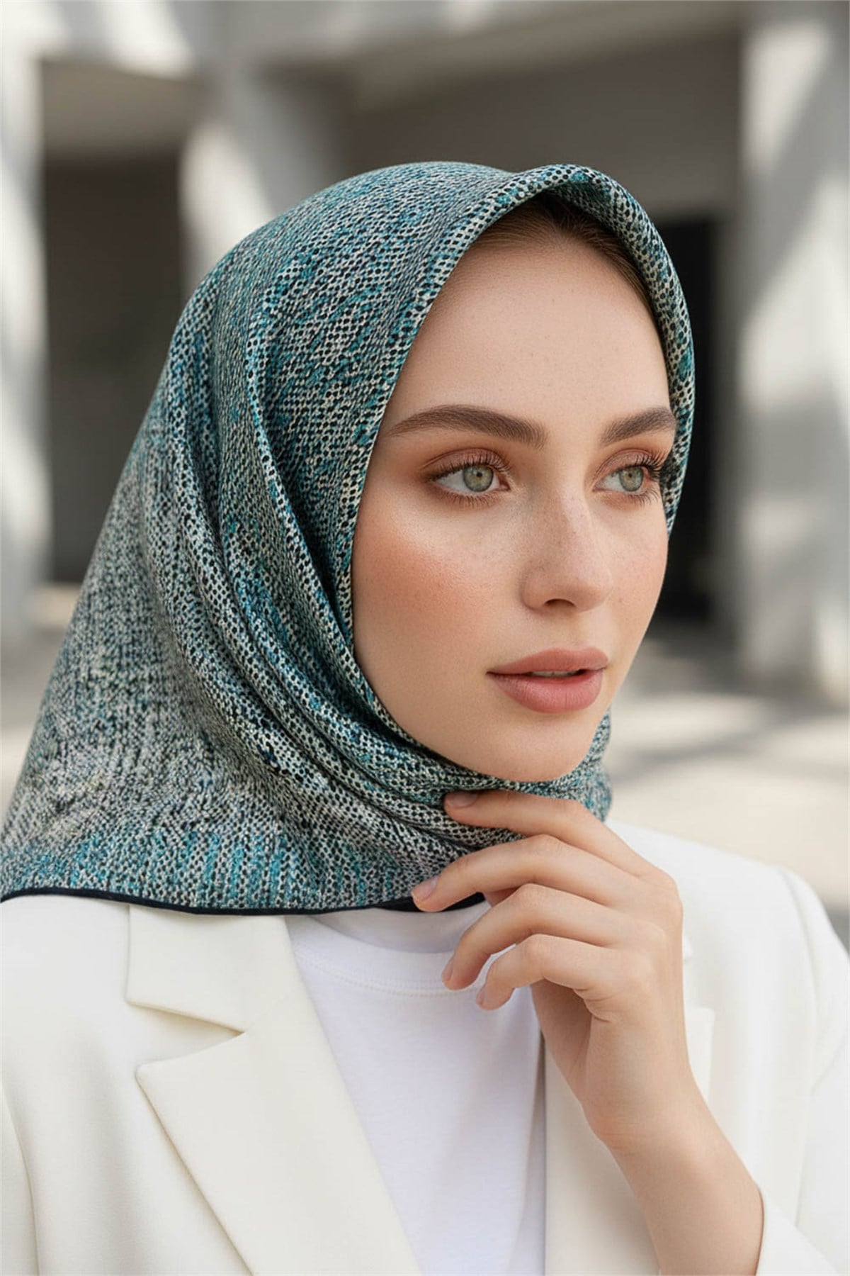 %100 Twill İpek Dokulu Desen Mint Yeşili - Su Yeşili Renkli 90x90 Eşarp Kenar Dikiş Şekli El Dikişli