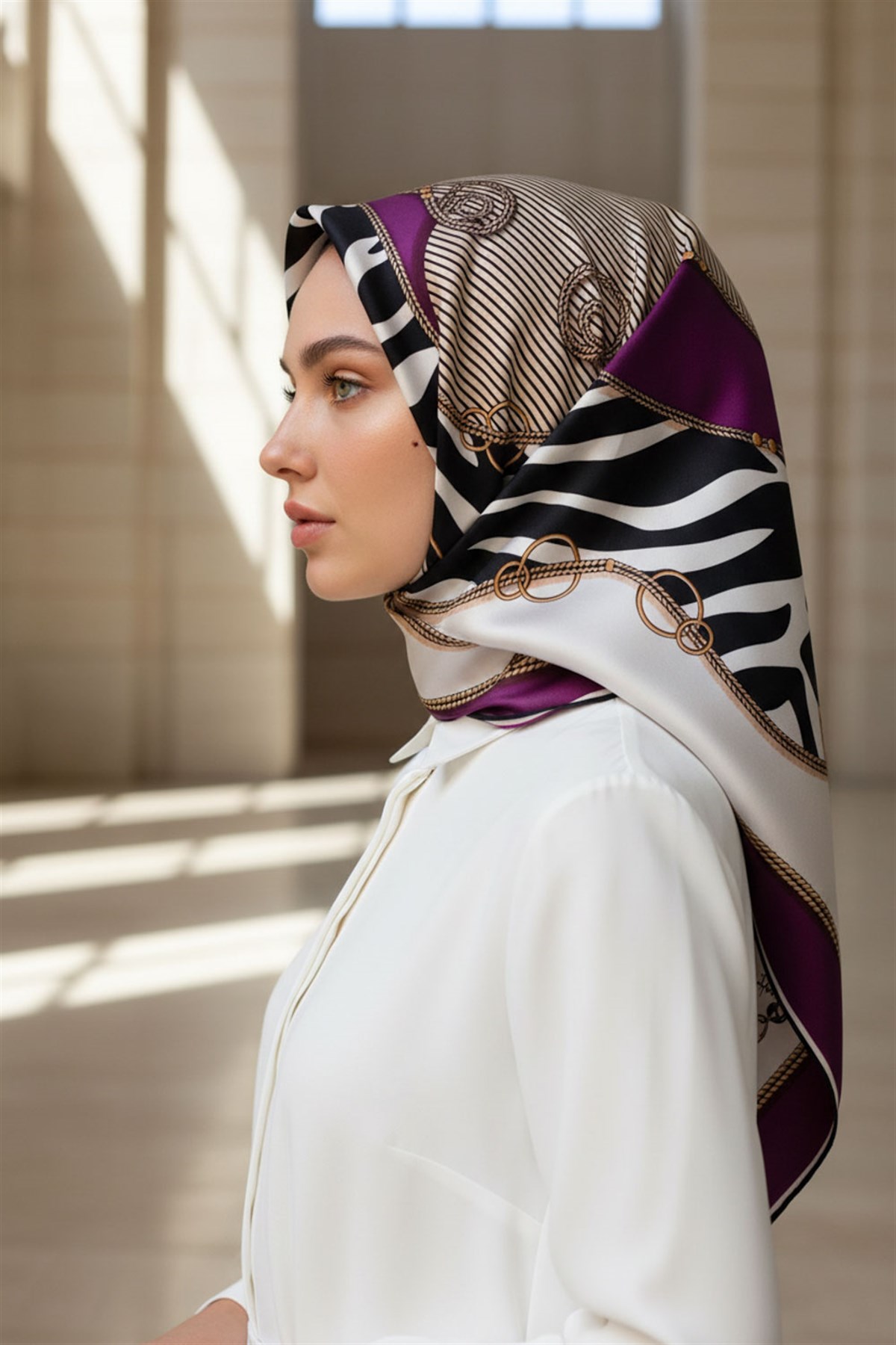 %100 Twill İpek Zincirli Ve Zebra Desenli Mürdüm - Bej Renkli 90x90 Eşarp Dikim Şekli : El Dikişi
