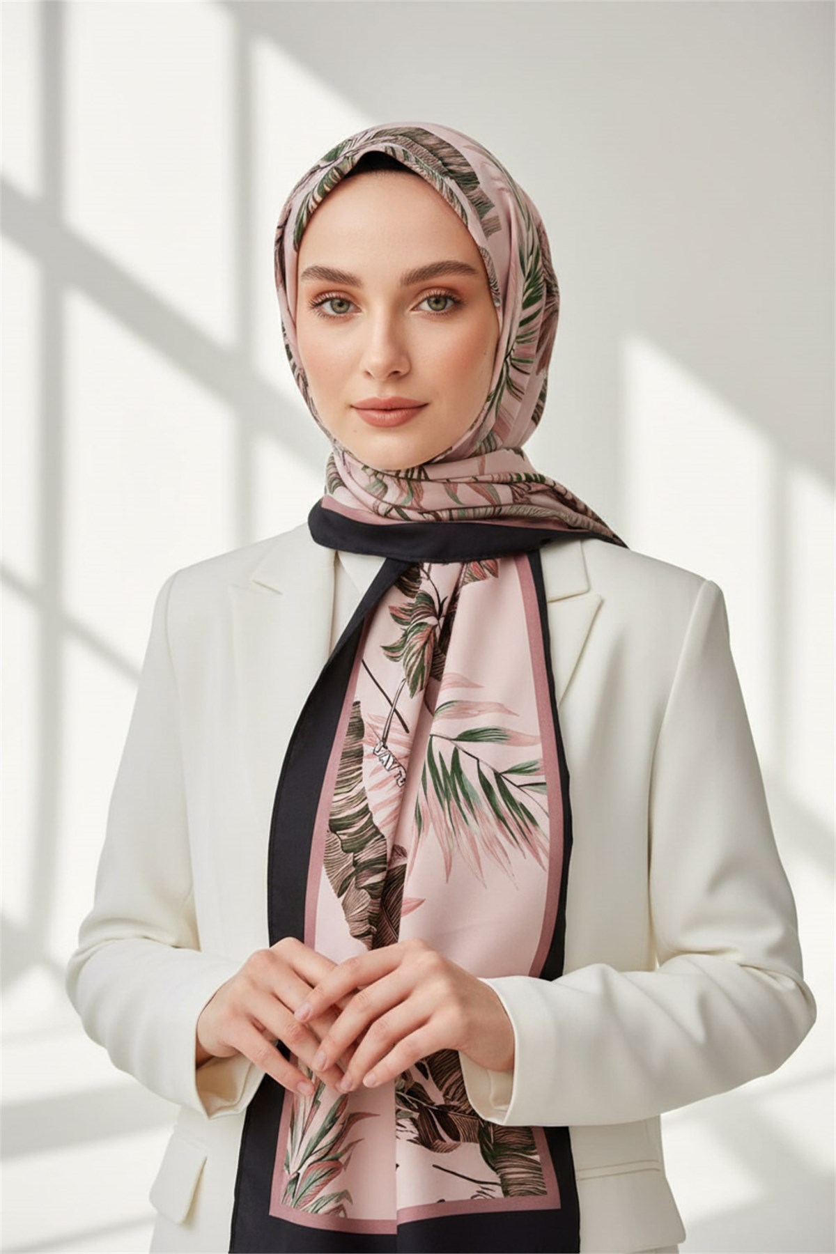 KREP YAPRAK DESENLİ PUDRA - ZÜMRÜT YEŞİLİ RENKLİ 75X195 KIRIŞMAZ ŞAL