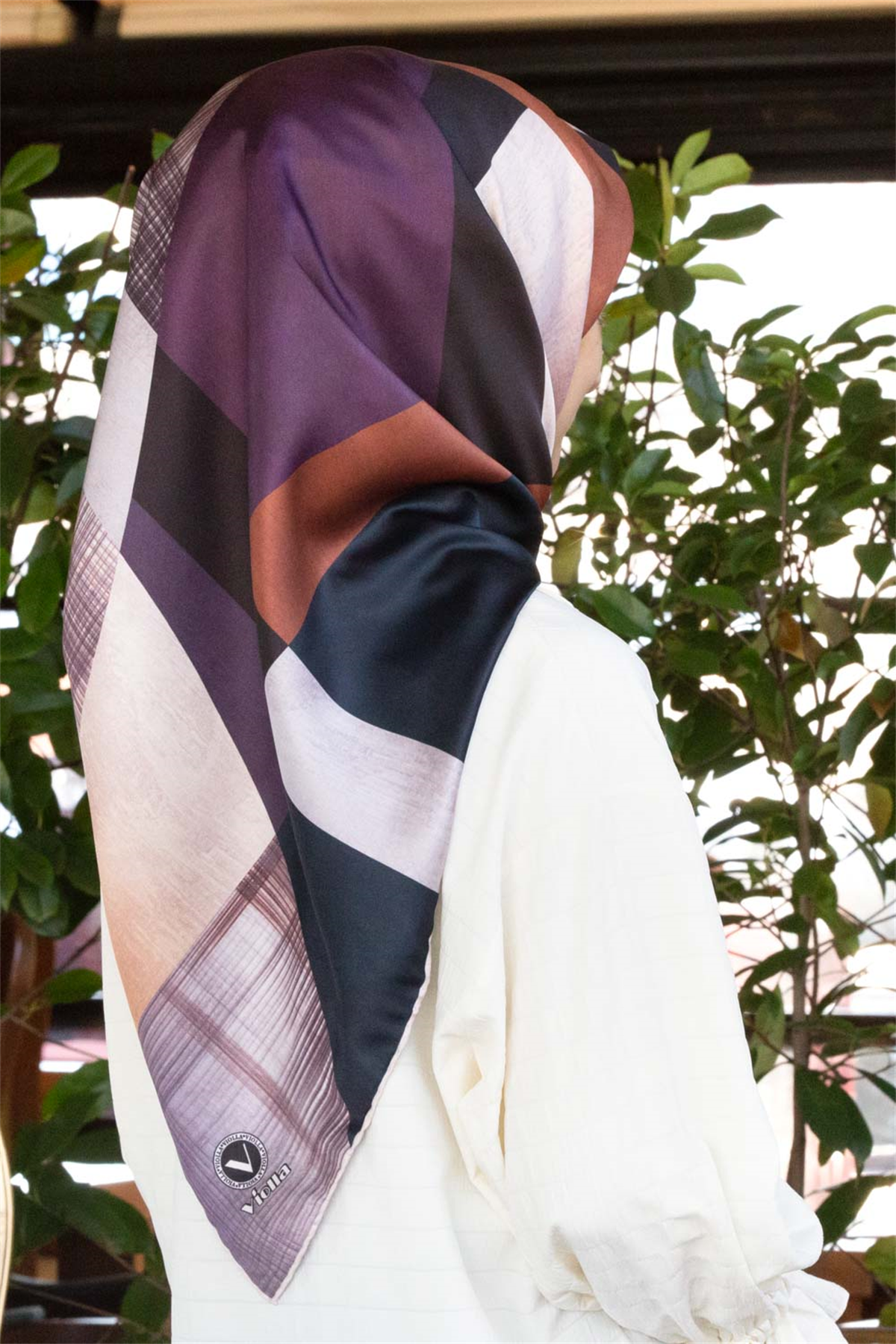 Twill Geometrik Desenli Lila Renkli 90x90 Eşarp (İpek İçermez) Kenar Dikiş Şekli El Dikişli