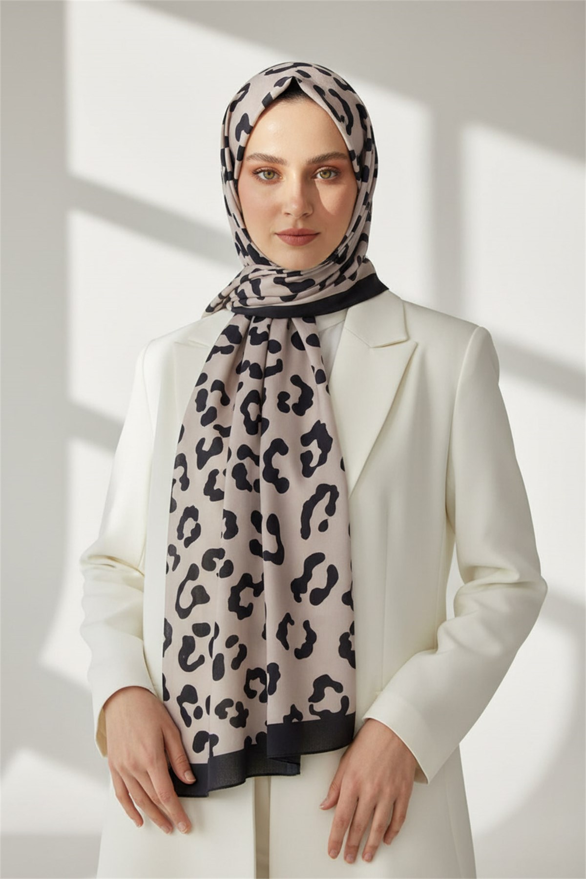 KREP LEOPAR DESENLİ VİZON RENKLİ 75X195 KIRIŞMAZ ŞAL